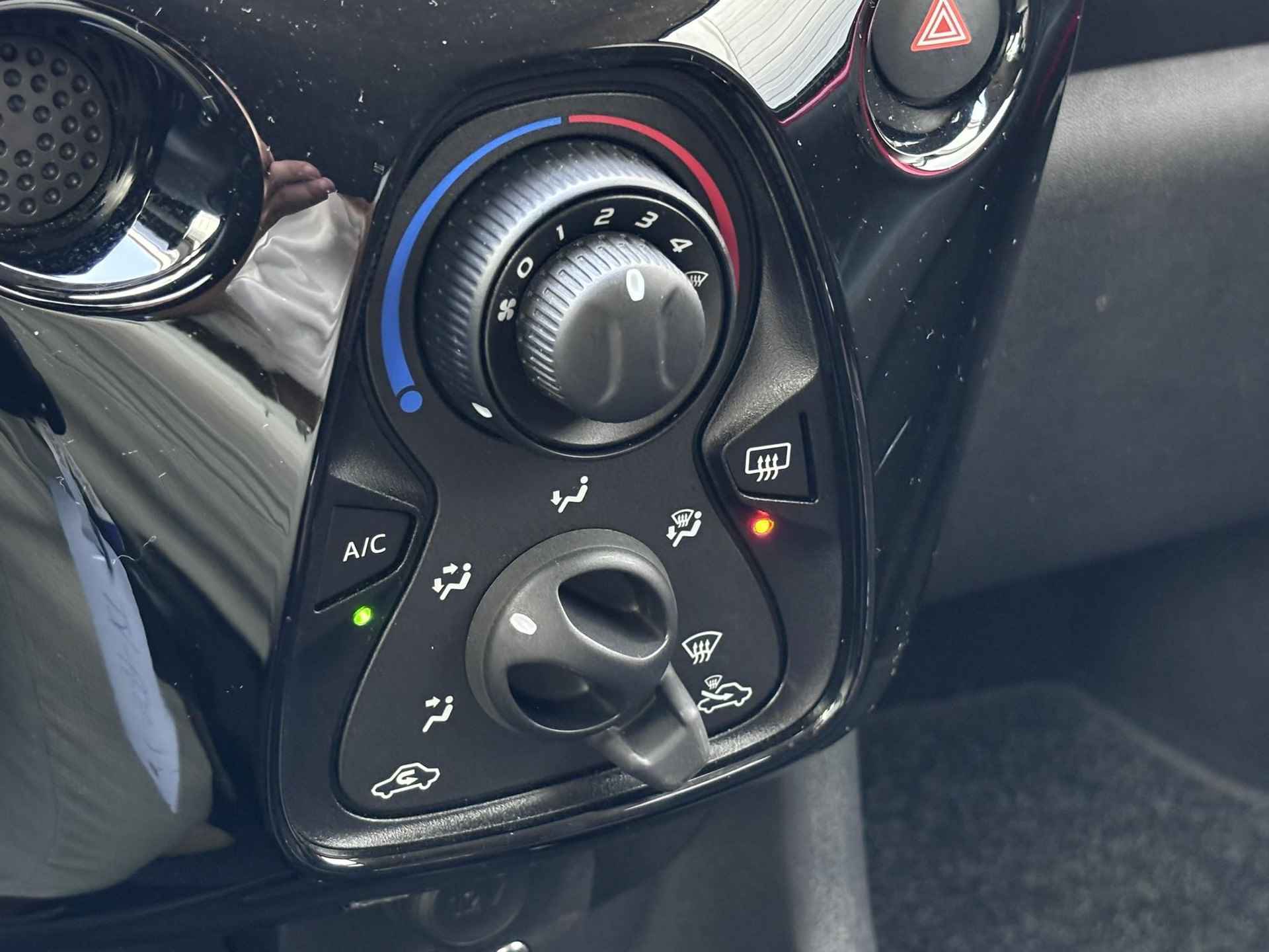 Citroën C1 5-deurs Feel 1.0 e-VTi 72pk | CAMERA | APPLE CARPLAY / ANDROID AUTO | AIRCO | EXTRA GETINTE RUITEN | - 30/55