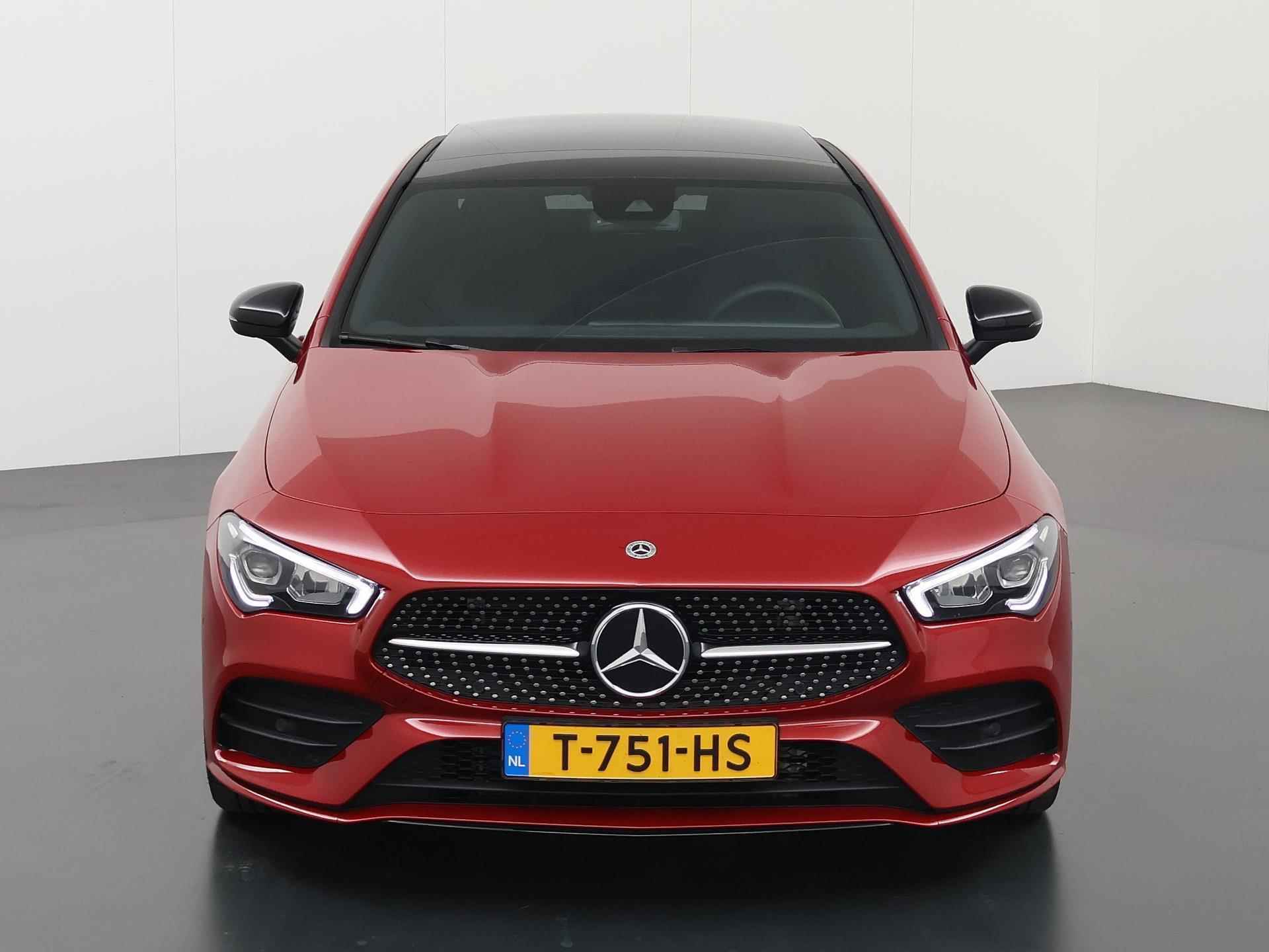 Mercedes-Benz CLA-Klasse Coupe 180 AMG NIGHT | Panoramaschuifdak | Keyless Entry | 19"Inch AMG-velgen | Sfeerverlichting | Stoelverwarming | - 4/45