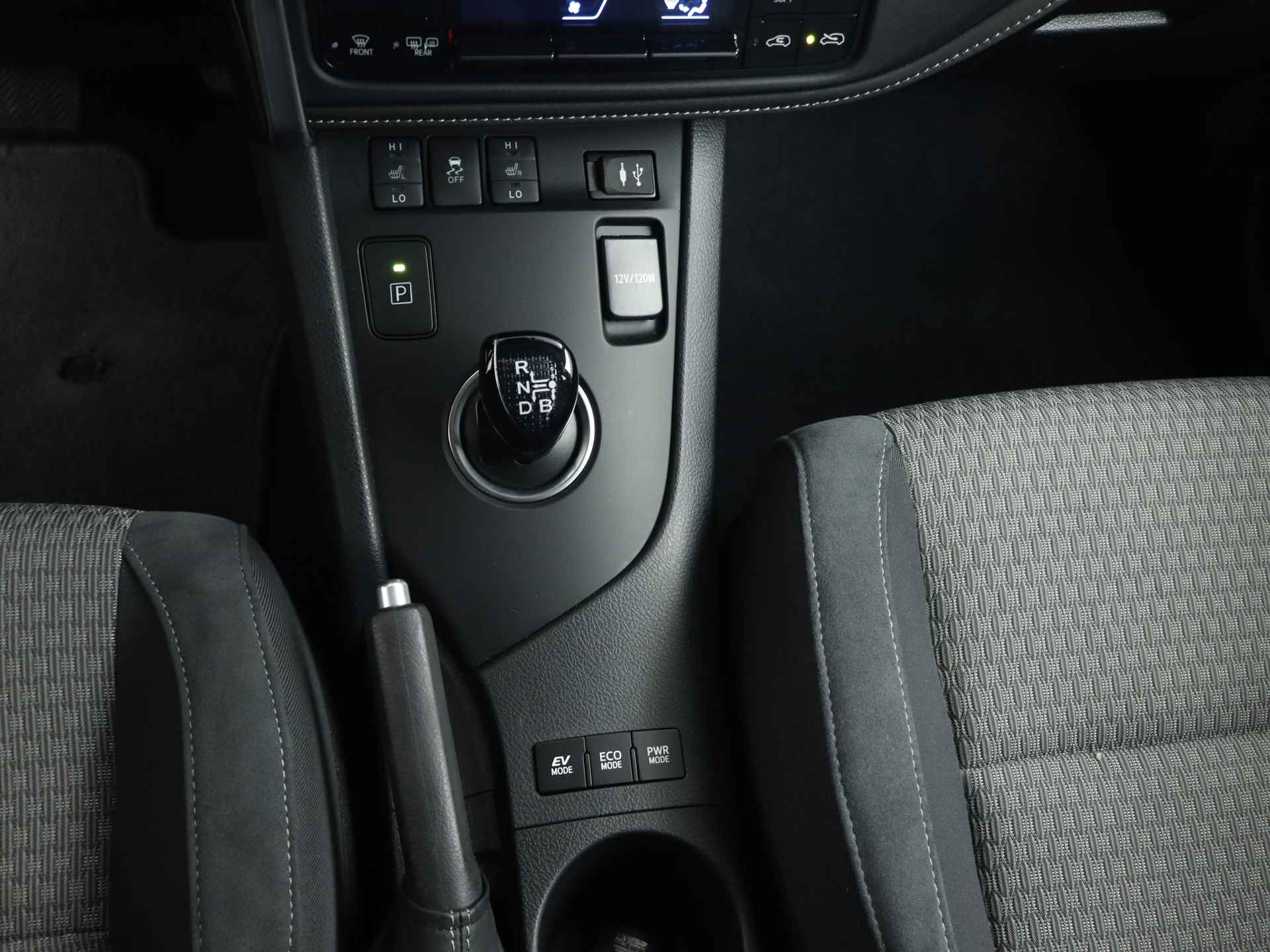 Toyota Auris Touring Sports 1.8 Hybrid Dynamic Ultimate | Navigatie | Parkeersensoren | Stoelverwarming | - 12/43