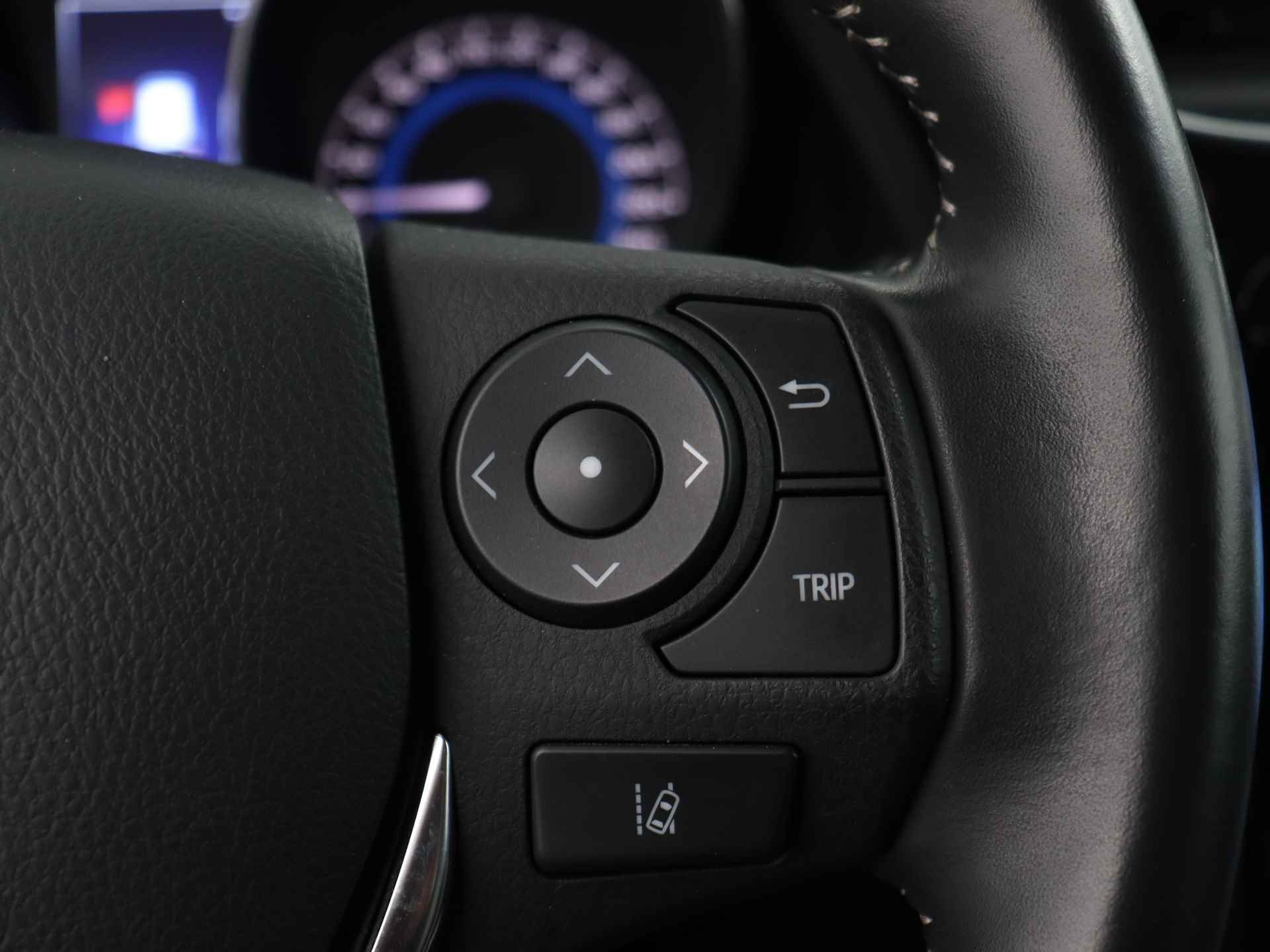 Toyota Auris Touring Sports 1.8 Hybrid Dynamic Ultimate | Navigatie | Parkeersensoren | Stoelverwarming | - 22/43