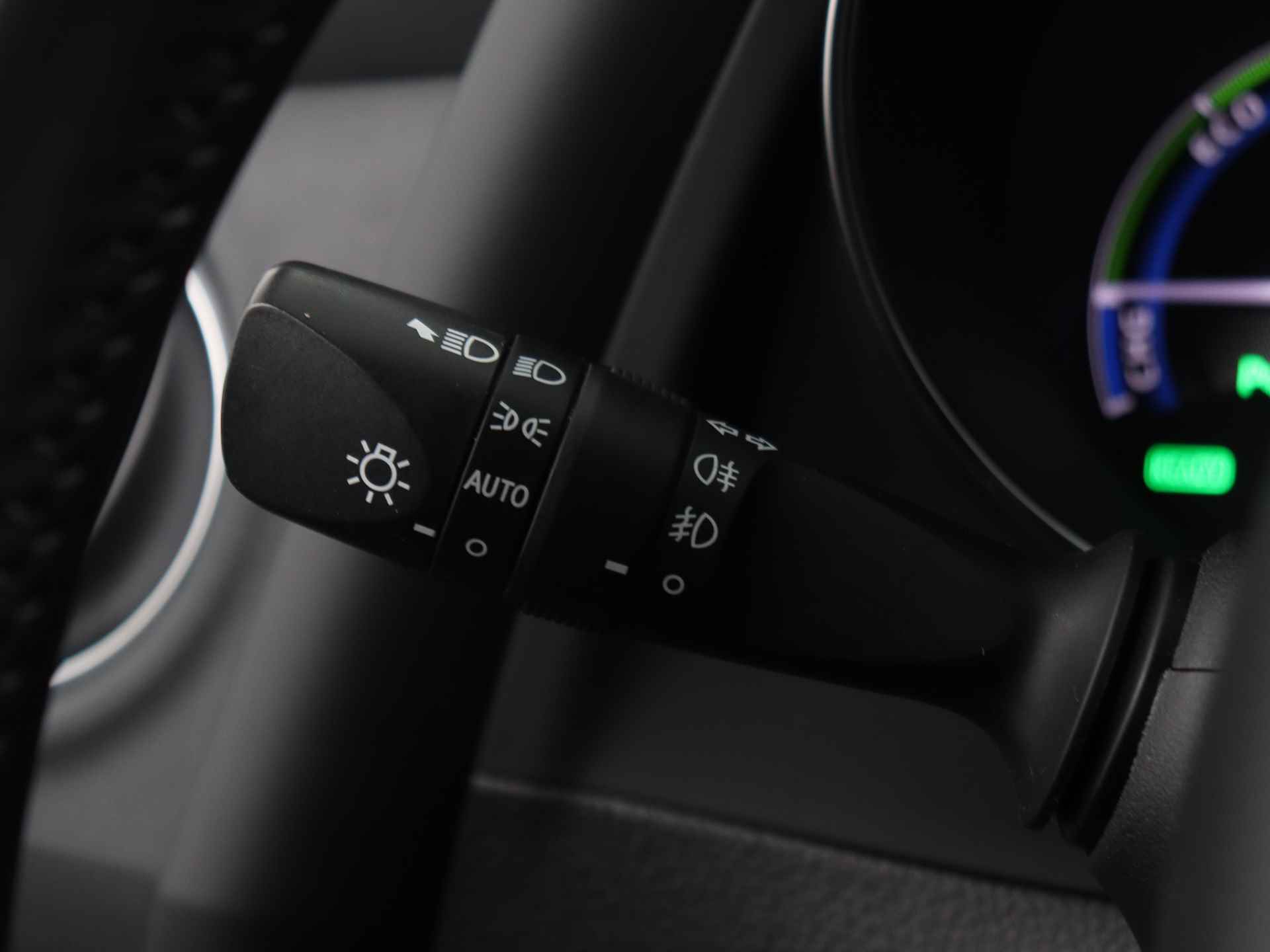 Toyota Auris Touring Sports 1.8 Hybrid Dynamic Ultimate | Navigatie | Parkeersensoren | Stoelverwarming | - 23/43