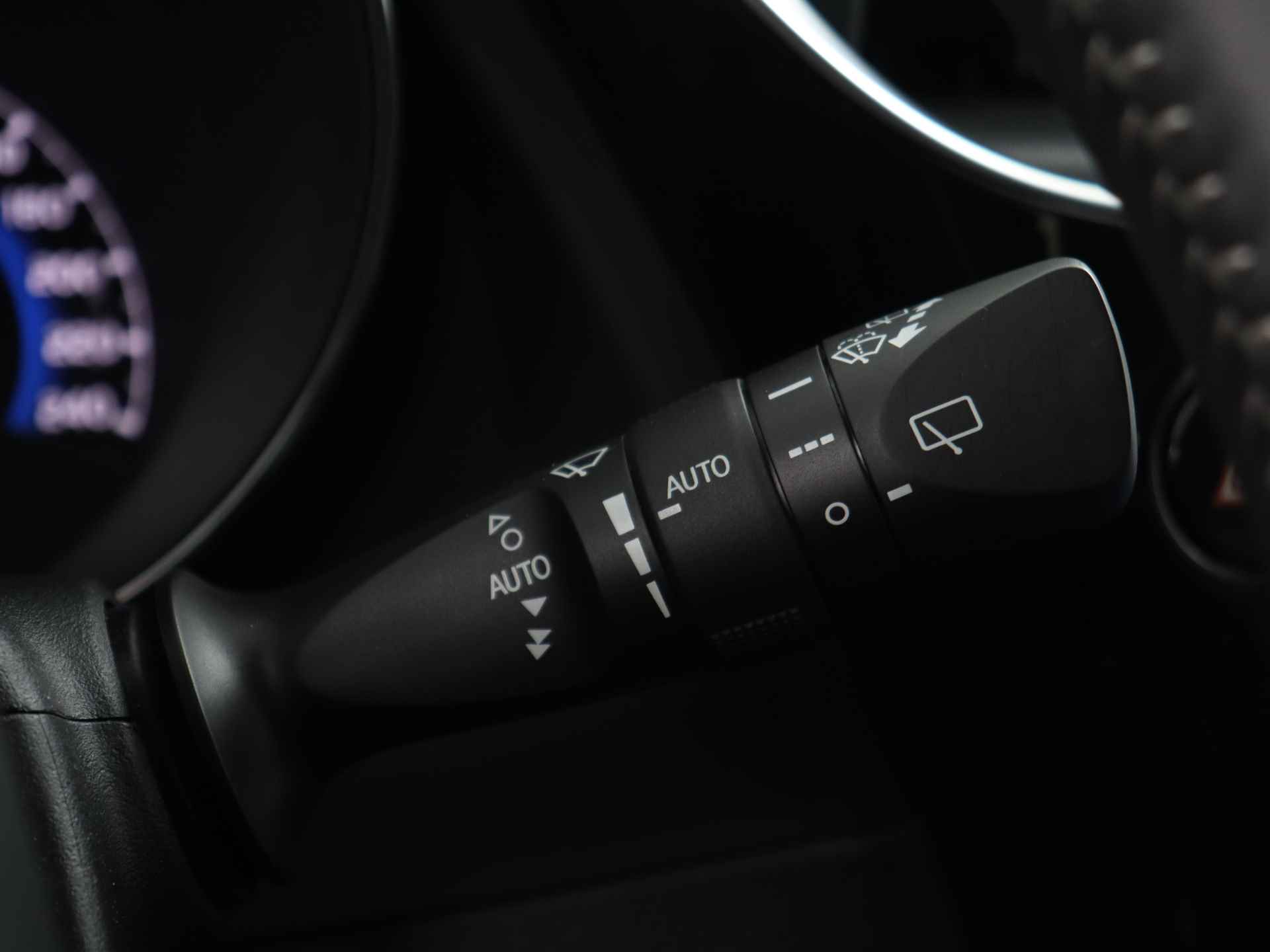 Toyota Auris Touring Sports 1.8 Hybrid Dynamic Ultimate | Navigatie | Parkeersensoren | Stoelverwarming | - 24/43