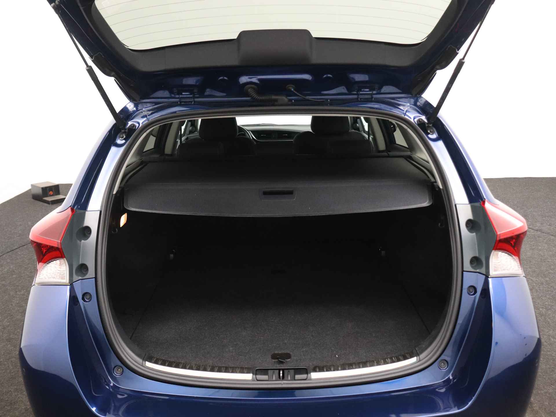 Toyota Auris Touring Sports 1.8 Hybrid Dynamic Ultimate | Navigatie | Parkeersensoren | Stoelverwarming | - 36/43