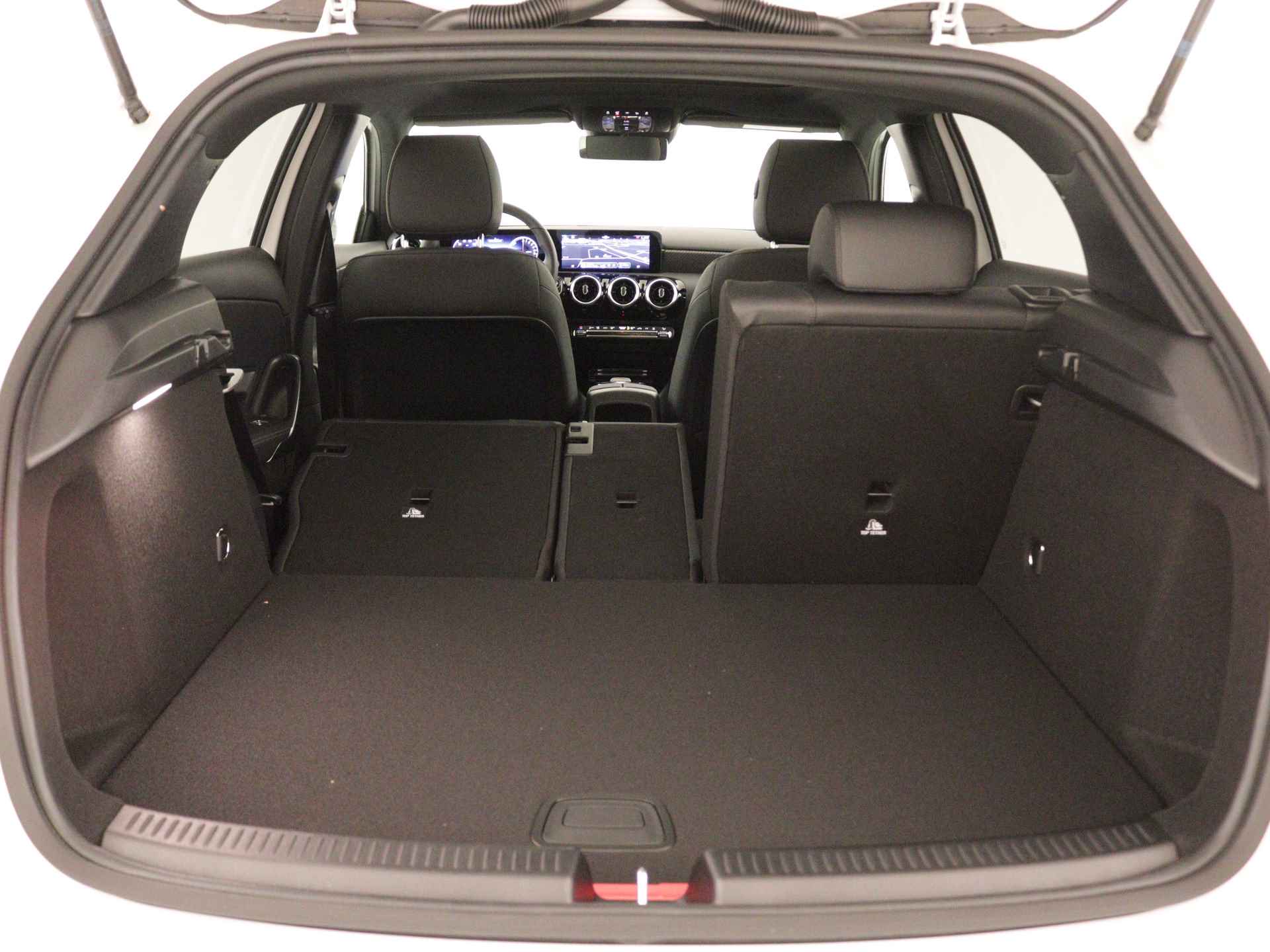 Mercedes-Benz A-Klasse 250 e Business Line | Panoramaschuifdak | Warmtewerend, donkergetint glas achterin | Dodehoekassistent | Extra USB-poorten |  Verwarmde stoelen vooraan | - 34/40