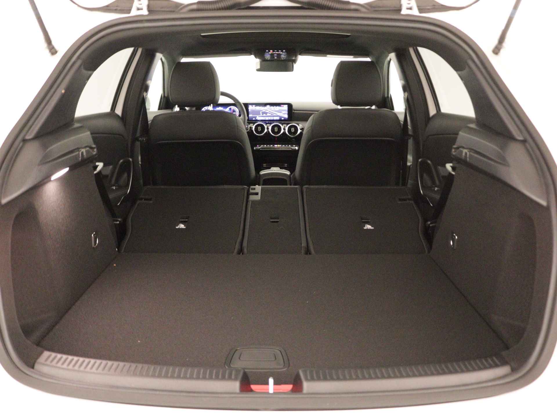 Mercedes-Benz A-Klasse 250 e Business Line | Panoramaschuifdak | Warmtewerend, donkergetint glas achterin | Dodehoekassistent | Extra USB-poorten |  Verwarmde stoelen vooraan | - 35/40