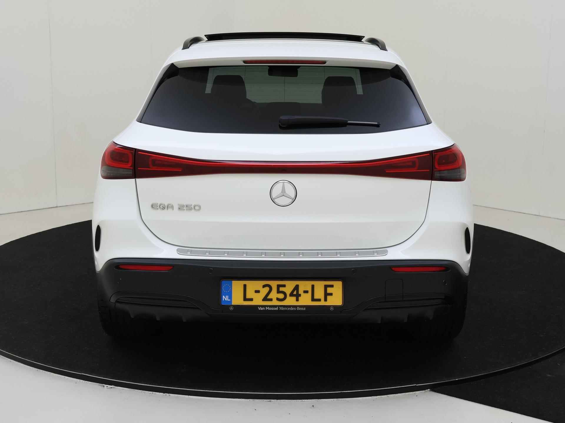 Mercedes-Benz EQA 250 Business Solution AMG 67 kWh / Panoramadak/ Burmester/ Sfeerverlichting/ Memory/ 20 inch - 8/38