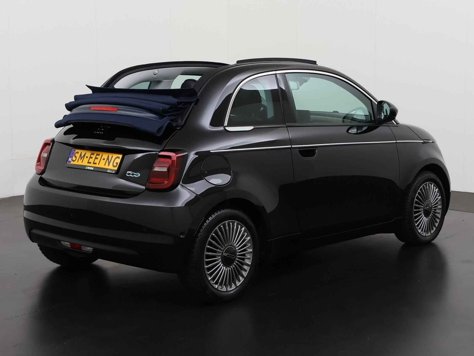 Fiat 500e Cabrio 42 kWh | Camera | Stoelverwarming | Apple Carplay | Zondag Open! - 4/41