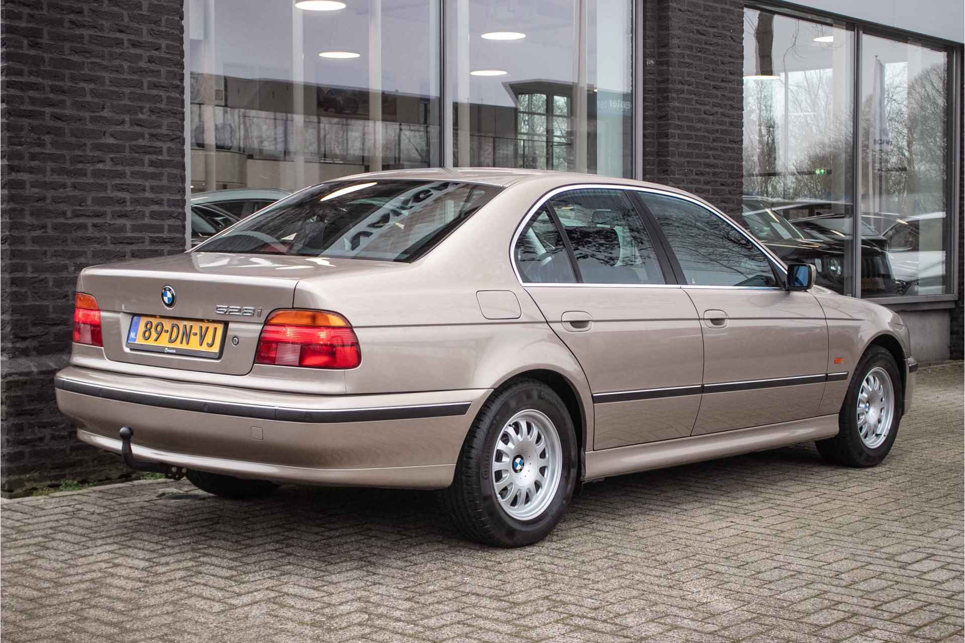 BMW 5 Serie 528i Executive - All-in rijklrprs | Dealer ond. | Orgineel NL | Nieuwstaat - 3/39