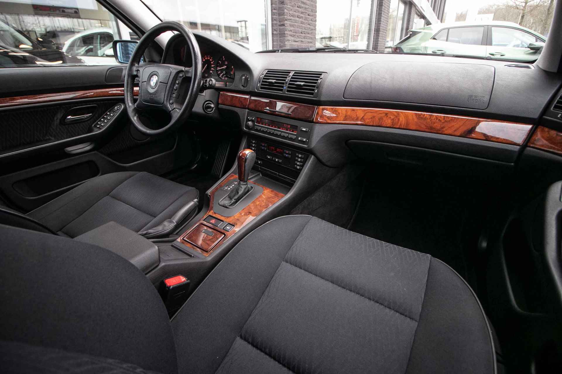 BMW 5 Serie 528i Executive - All-in rijklrprs | Dealer ond. | Orgineel NL | Nieuwstaat - 4/39