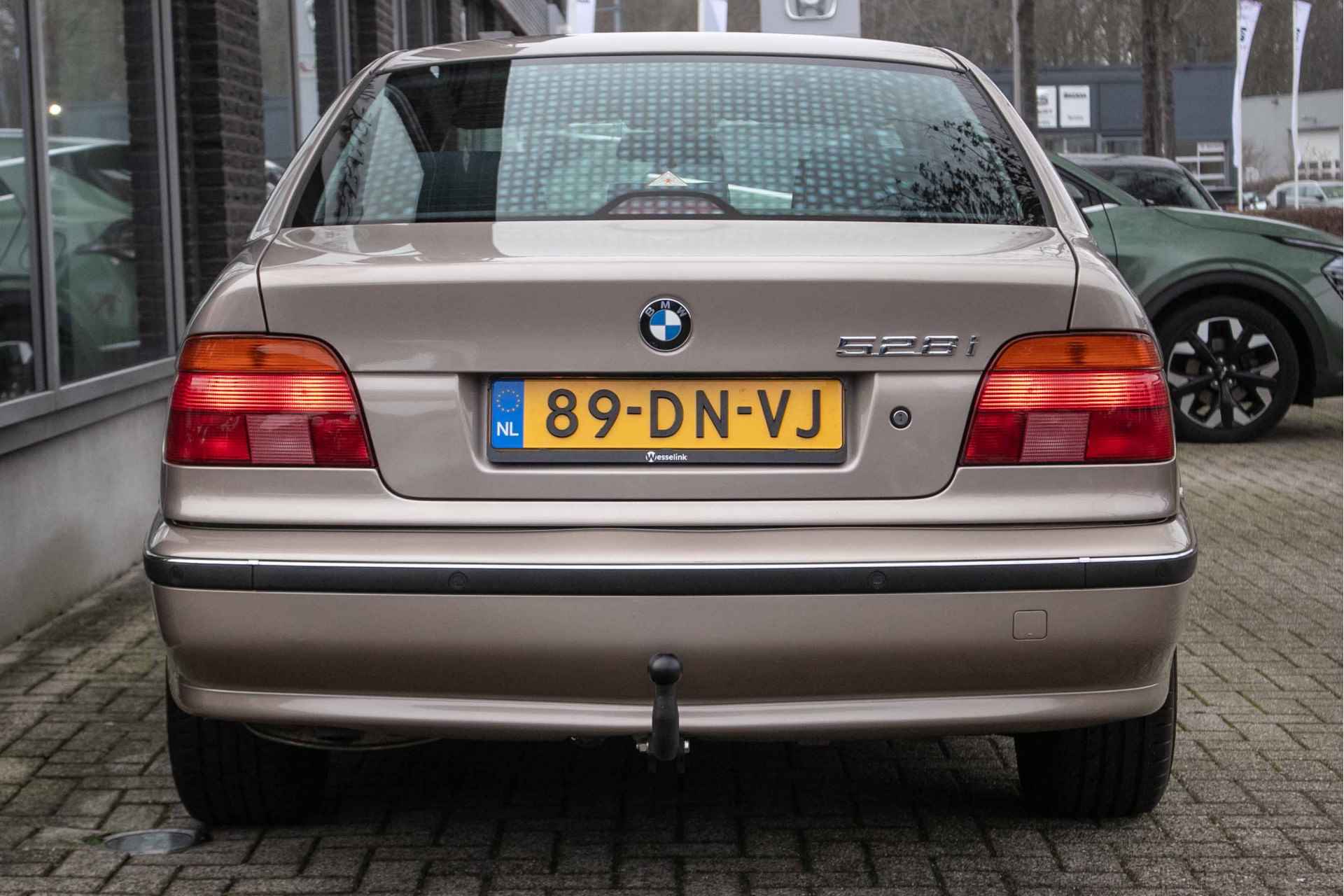 BMW 5 Serie 528i Executive - All-in rijklrprs | Dealer ond. | Orgineel NL | Nieuwstaat - 12/39