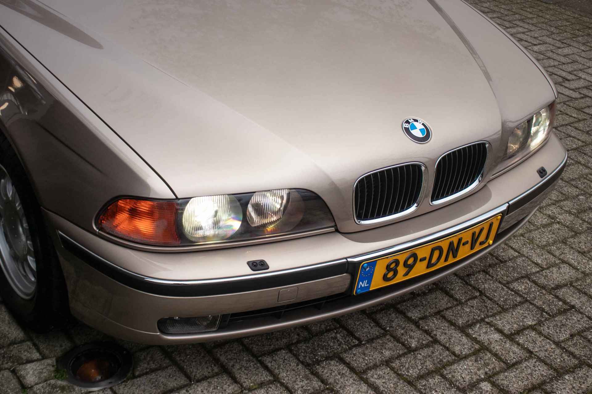 BMW 5 Serie 528i Executive - All-in rijklrprs | Dealer ond. | Orgineel NL | Nieuwstaat - 29/39