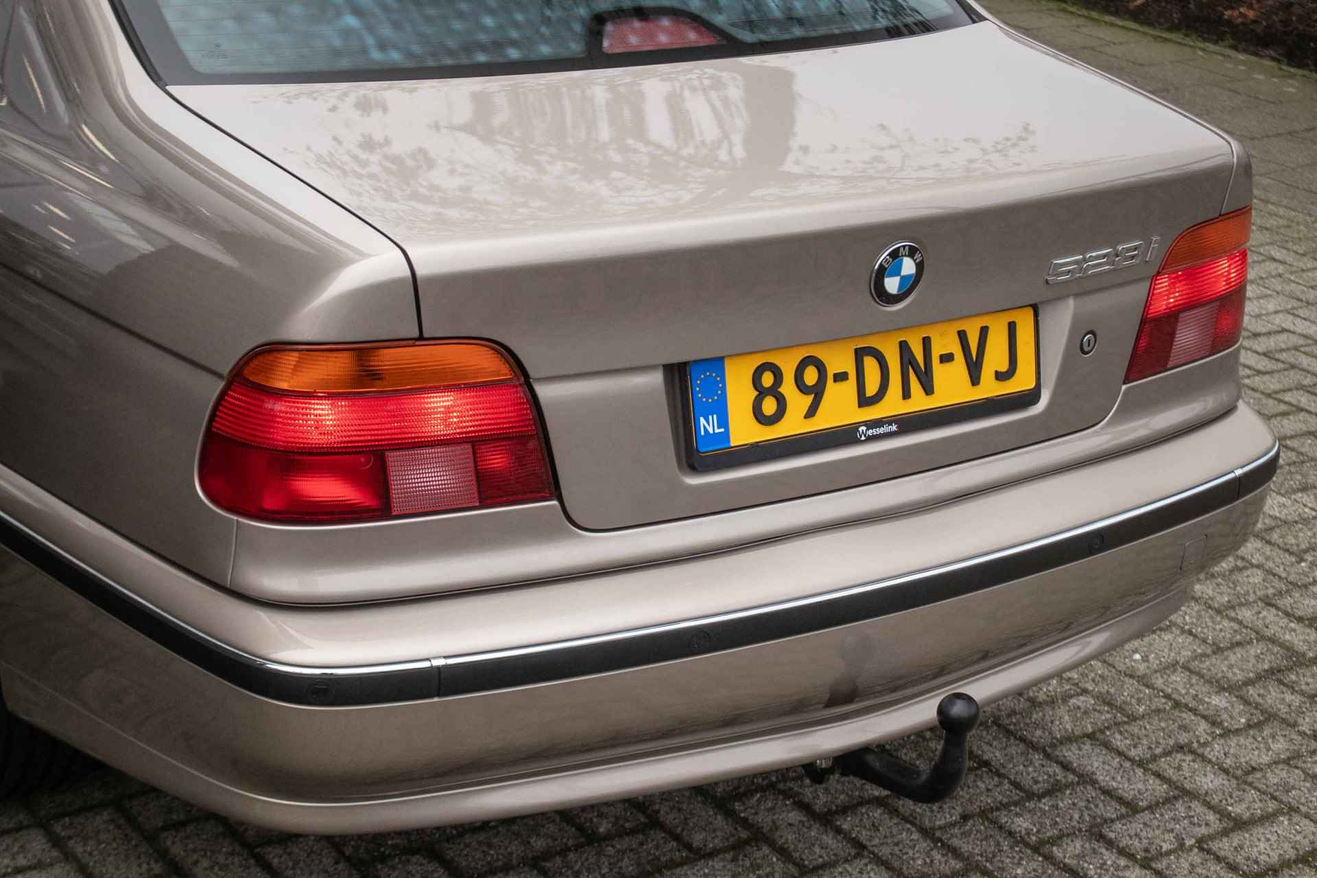 BMW 5 Serie 528i Executive - All-in rijklrprs | Dealer ond. | Orgineel NL | Nieuwstaat - 30/39