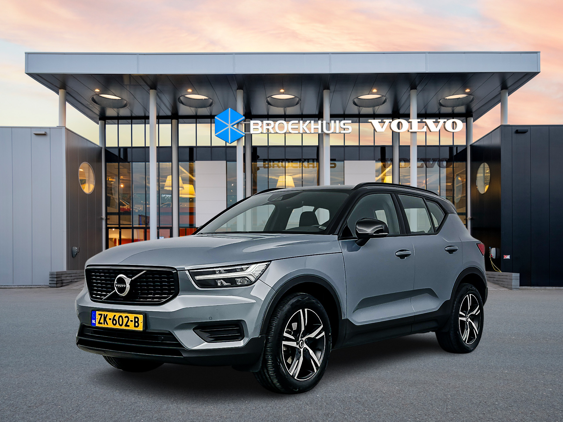 Volvo XC40 T3 A/T R-Design | Leder Nubuck | Keyless | Verwarmbare stoelen/stuurwiel | Standkachel | Camera