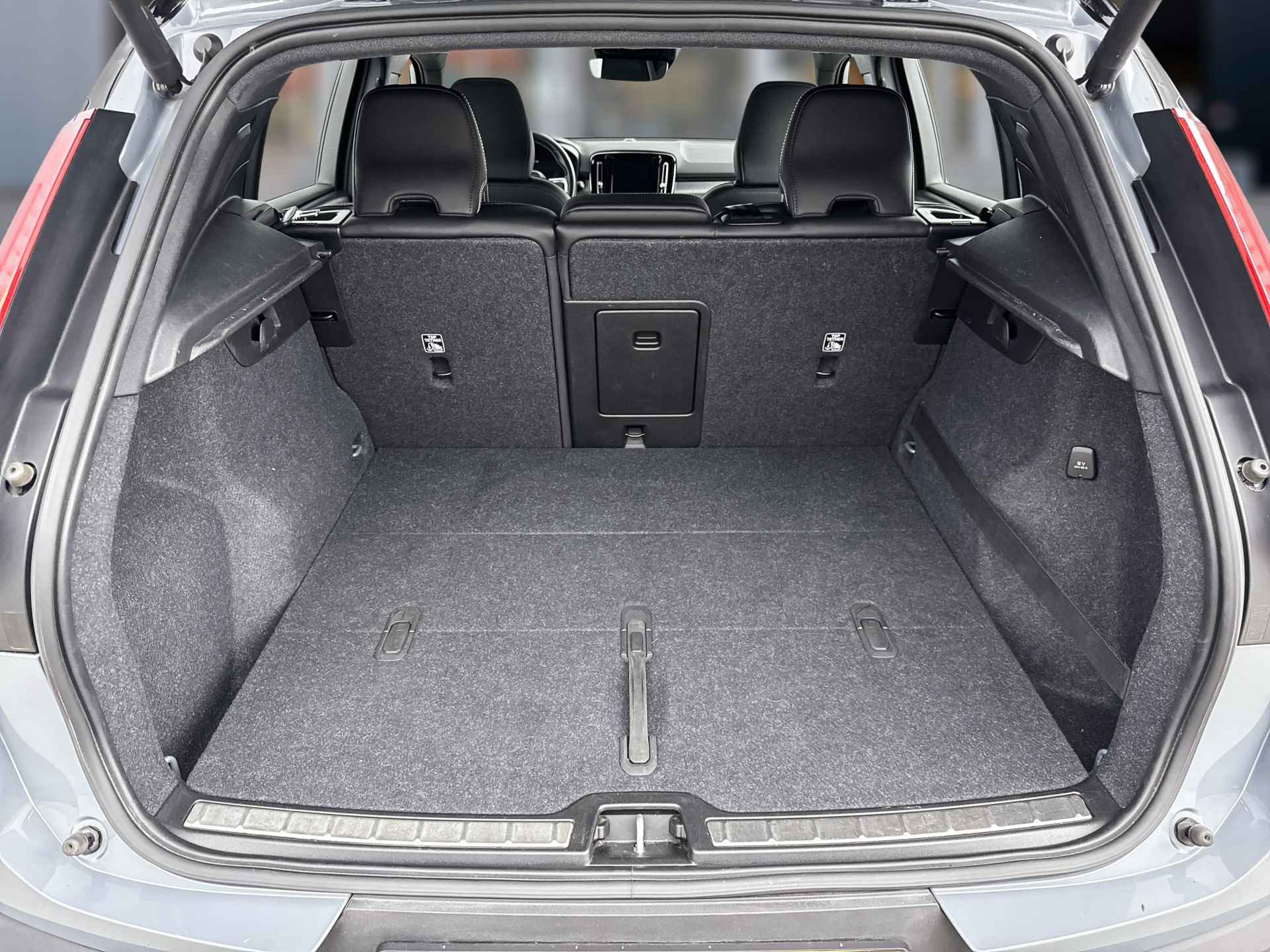 Volvo XC40 T3 A/T R-Design | Leder Nubuck | Keyless | Verwarmbare stoelen/stuurwiel | Standkachel | Camera - 31/35