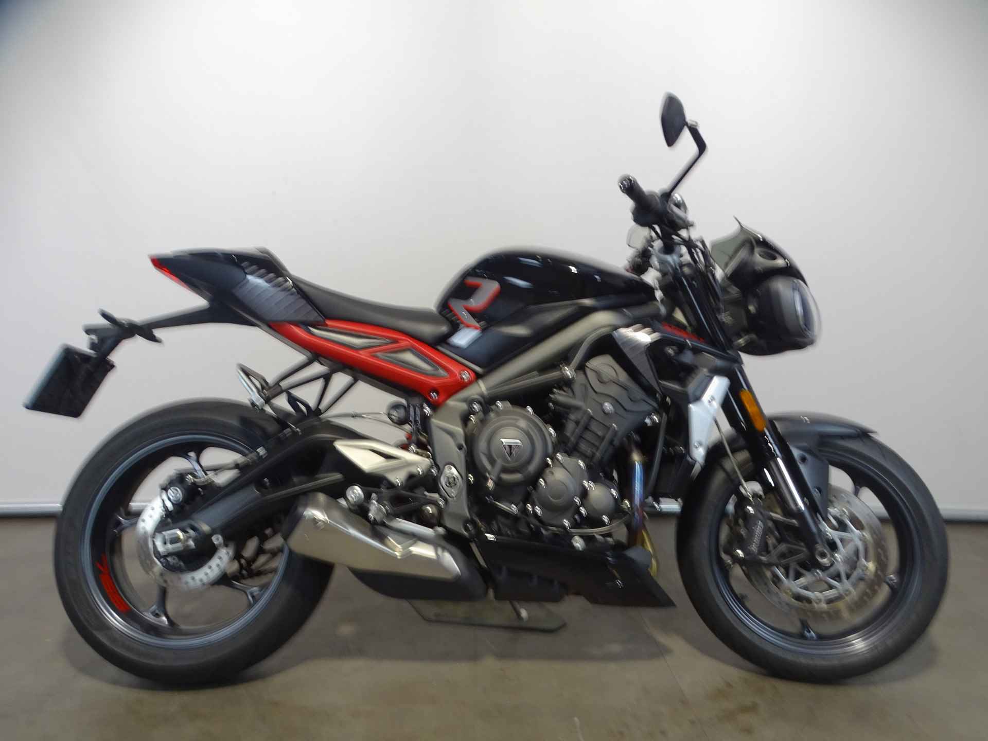 Triumph STREET TRIPLE R