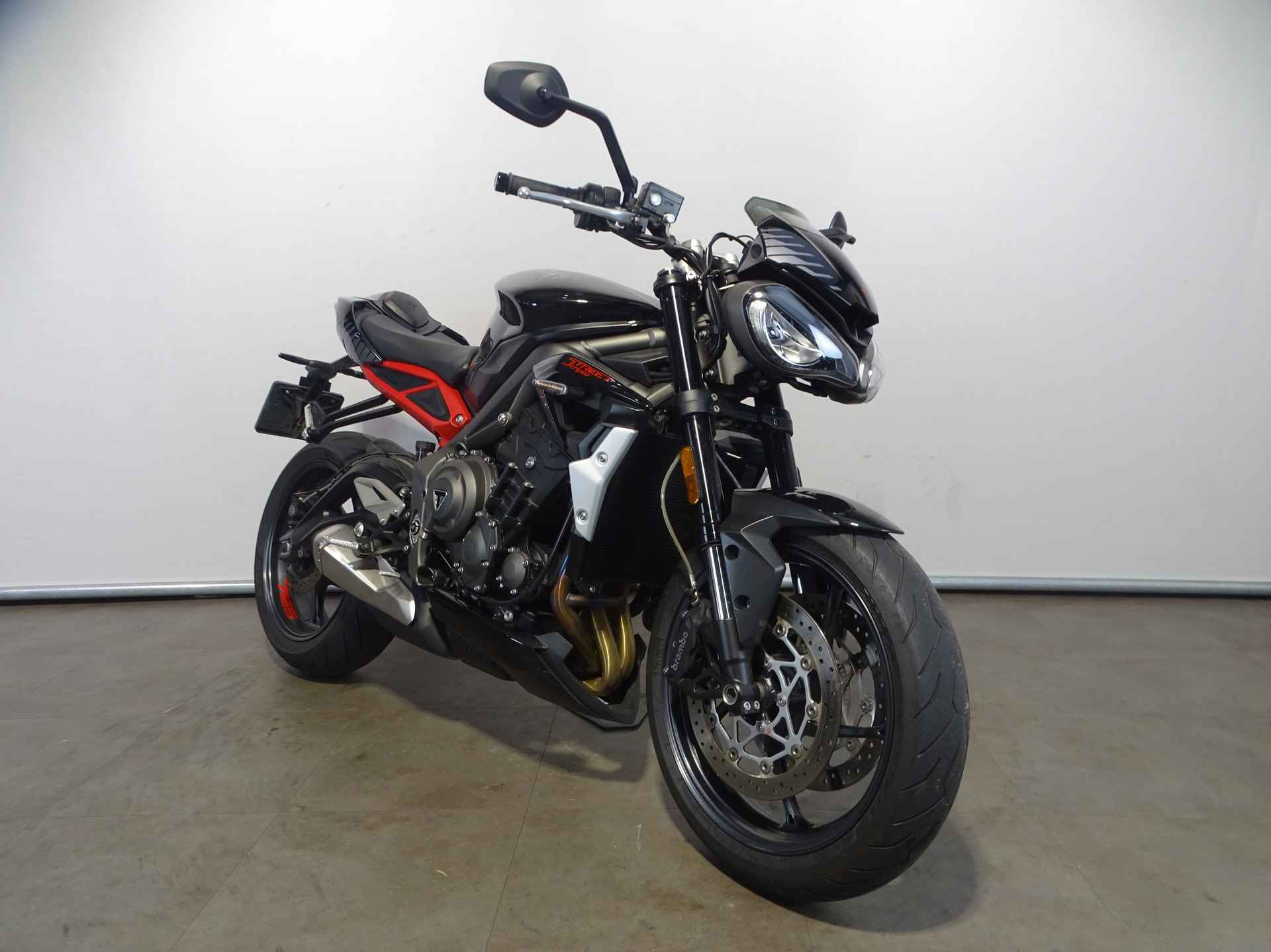 Triumph STREET TRIPLE R - 8/9