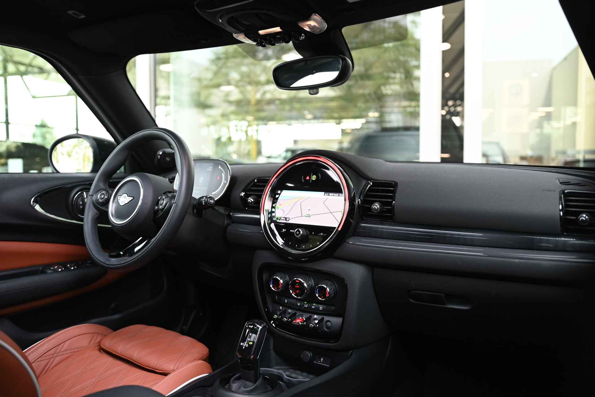 MINI Clubman Cooper Automaat / Panoramadak / Achteruitrijcamera / LED / Comfort Access / Park Assistant / Comfortstoelen / Harman-Kardon - 5/24