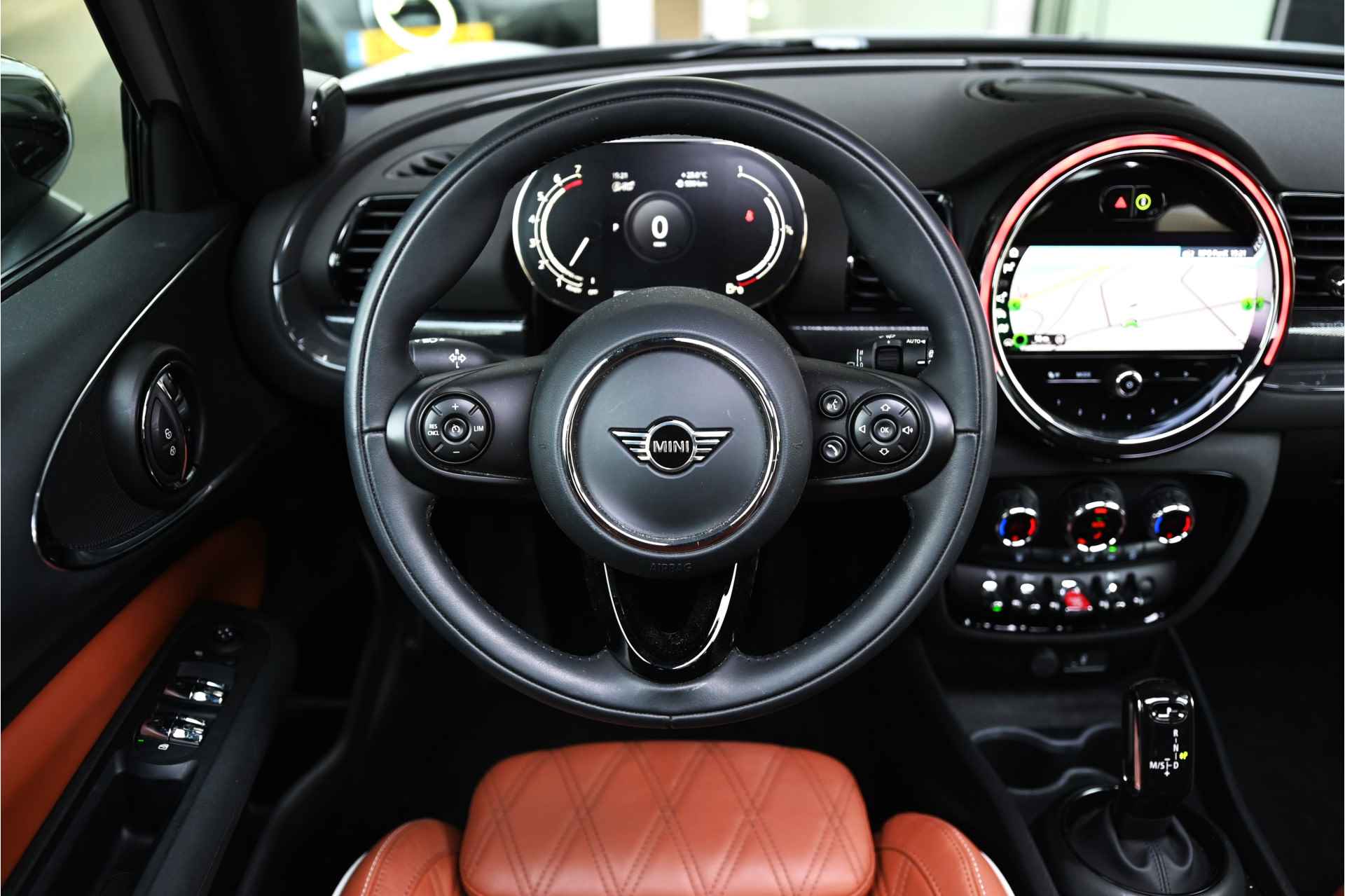 MINI Clubman Cooper Automaat / Panoramadak / Achteruitrijcamera / LED / Comfort Access / Park Assistant / Comfortstoelen / Harman-Kardon - 10/24