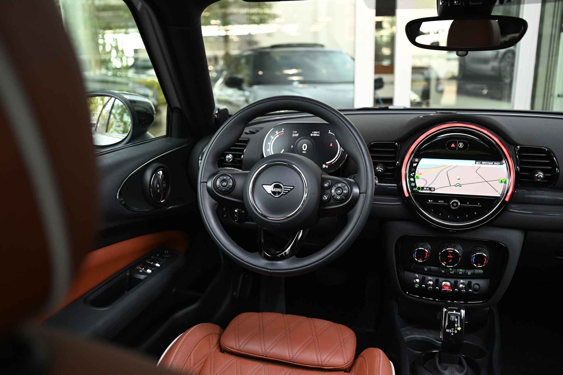 MINI Clubman Cooper Automaat / Panoramadak / Achteruitrijcamera / LED / Comfort Access / Park Assistant / Comfortstoelen / Harman-Kardon - 23/24