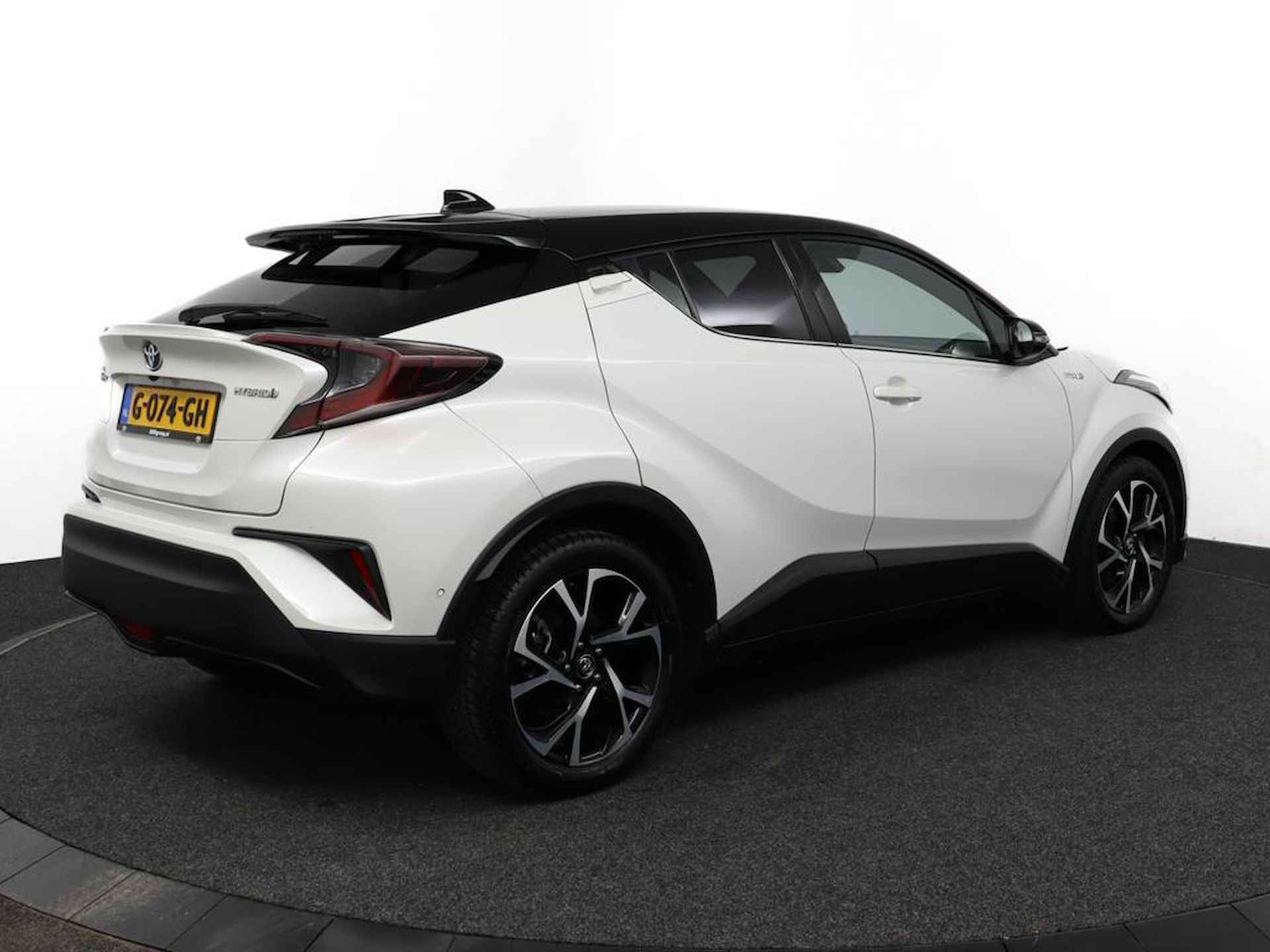 Toyota C-HR 1.8 Hybrid Style Ultimate | LED verlichting | Adaptive Cruise Control | Lederen bekleding | Stoelverwarming | Stuurverwarming | - 2/54