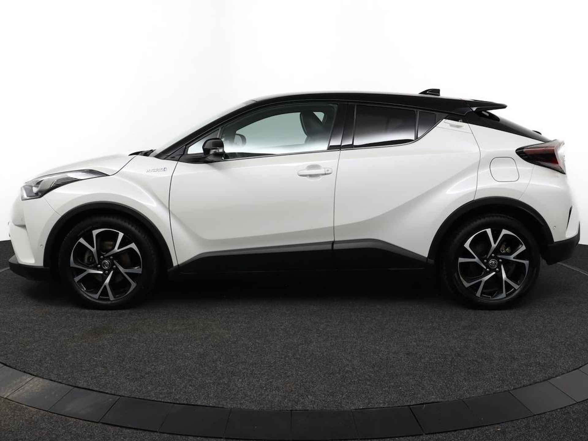 Toyota C-HR 1.8 Hybrid Style Ultimate | LED verlichting | Adaptive Cruise Control | Lederen bekleding | Stoelverwarming | Stuurverwarming | - 3/54