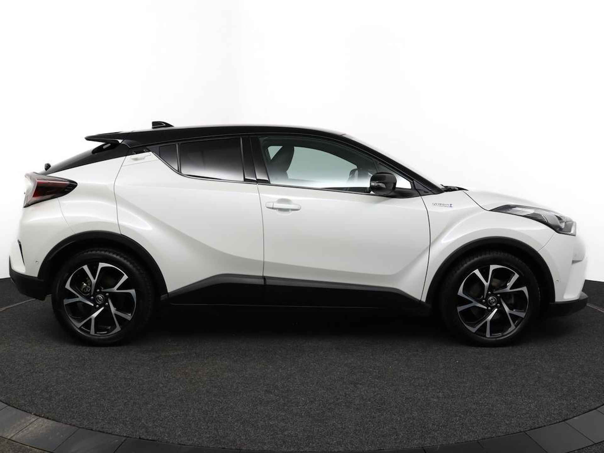 Toyota C-HR 1.8 Hybrid Style Ultimate | LED verlichting | Adaptive Cruise Control | Lederen bekleding | Stoelverwarming | Stuurverwarming | - 13/54