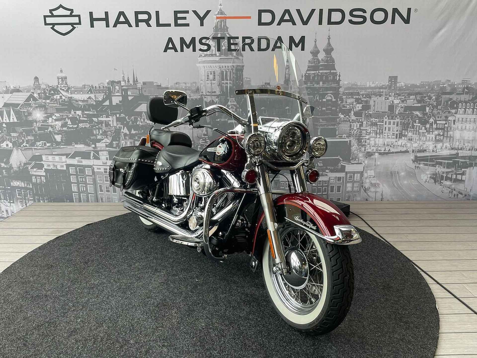 Harley-Davidson FLSTC Heritage Classic - 3/8