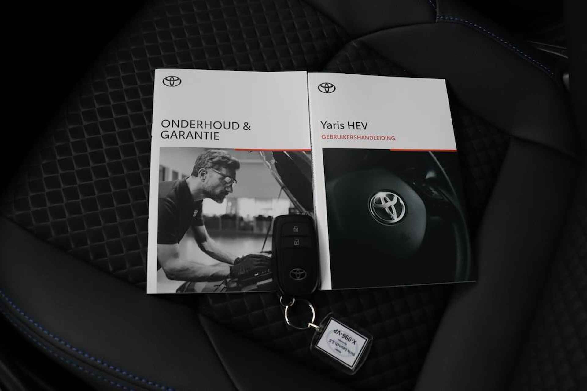 Toyota Yaris 1.5 Hybrid Launch Edition | Navigatie | Stoel / Stuurverwarming | Parkeersensoren | Leer | JBL Audio | - 11/54