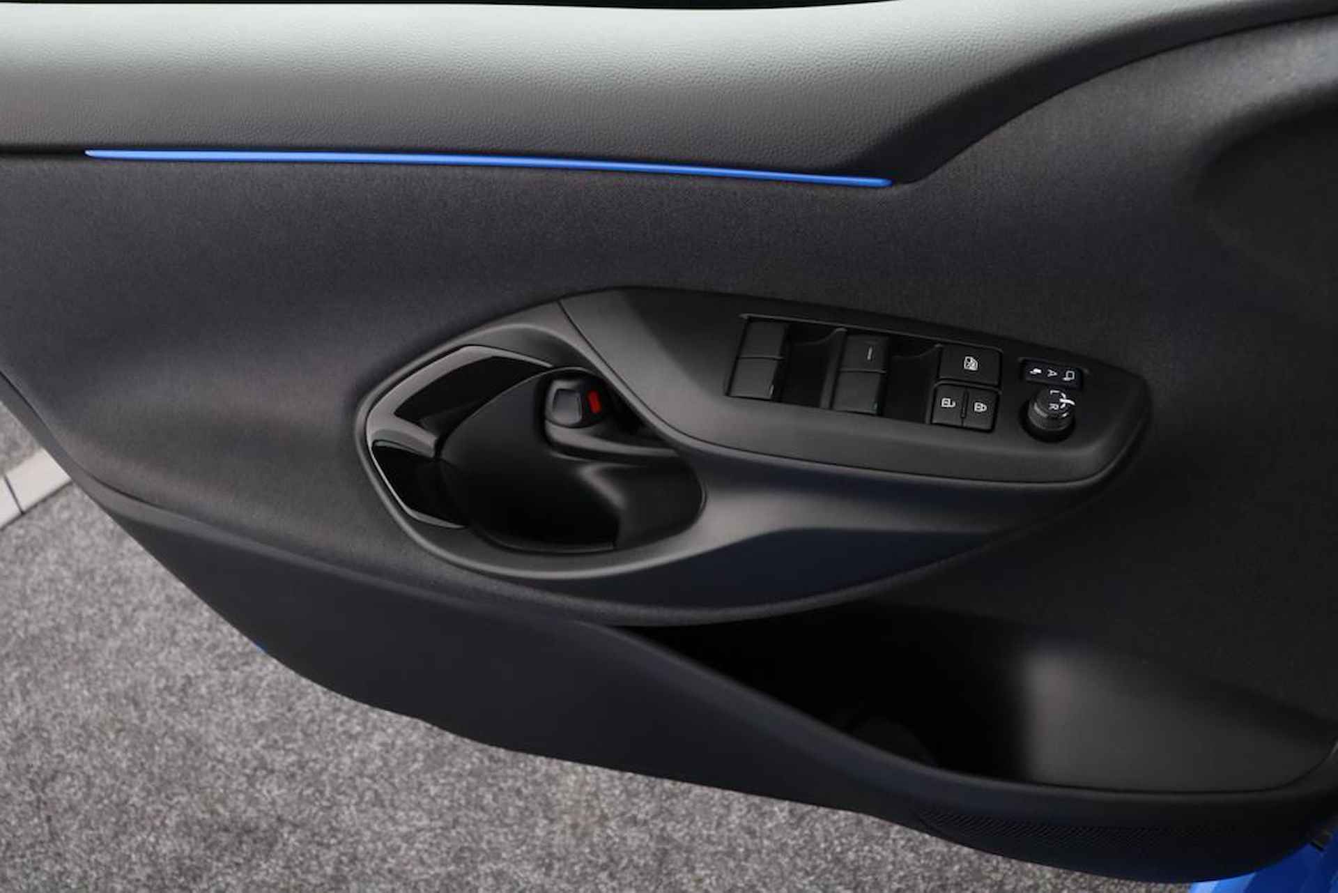 Toyota Yaris 1.5 Hybrid Launch Edition | Navigatie | Stoel / Stuurverwarming | Parkeersensoren | Leer | JBL Audio | - 28/54