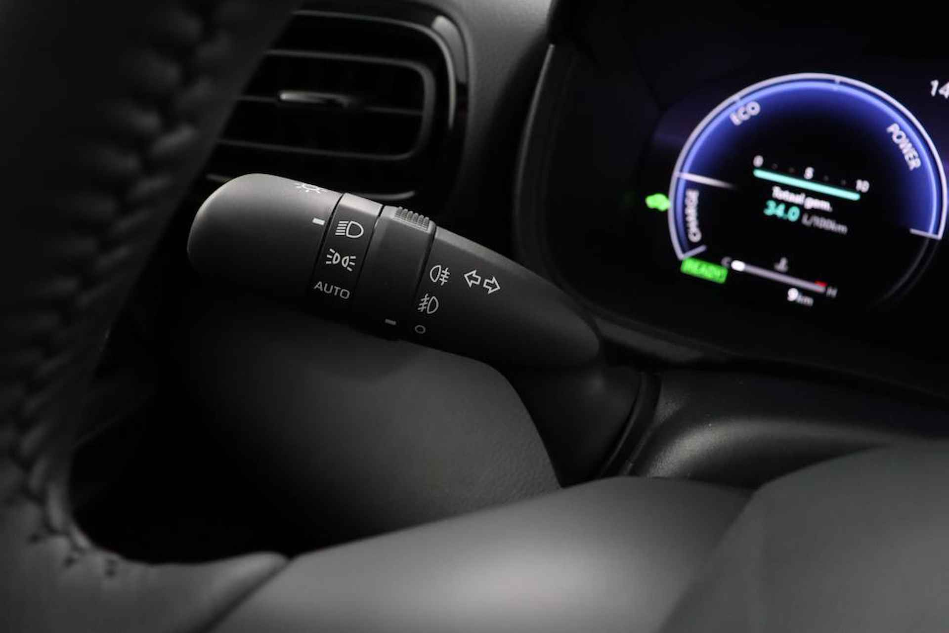 Toyota Yaris 1.5 Hybrid Launch Edition | Navigatie | Stoel / Stuurverwarming | Parkeersensoren | Leer | JBL Audio | - 30/54