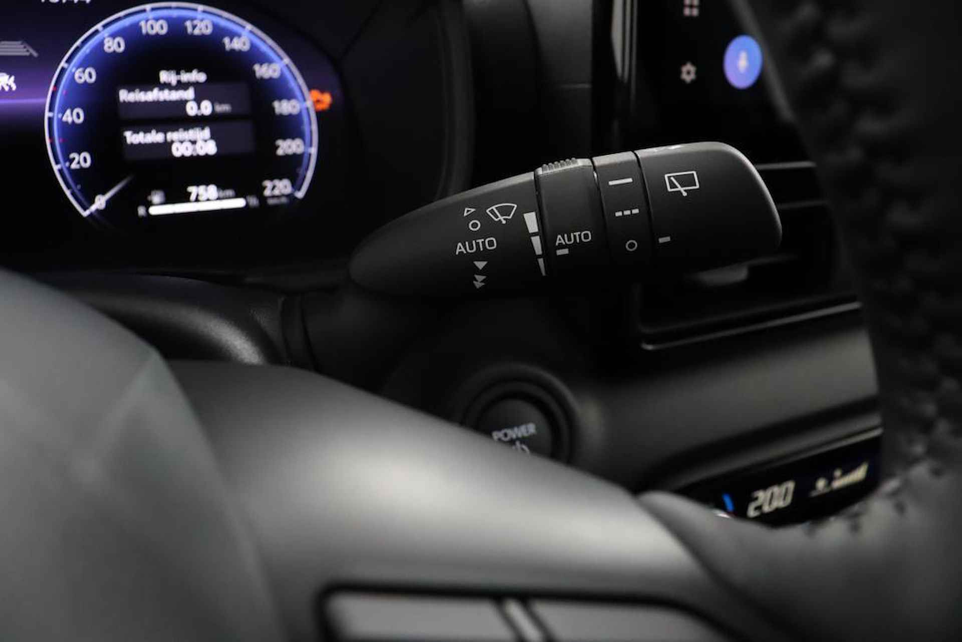 Toyota Yaris 1.5 Hybrid Launch Edition | Navigatie | Stoel / Stuurverwarming | Parkeersensoren | Leer | JBL Audio | - 31/54