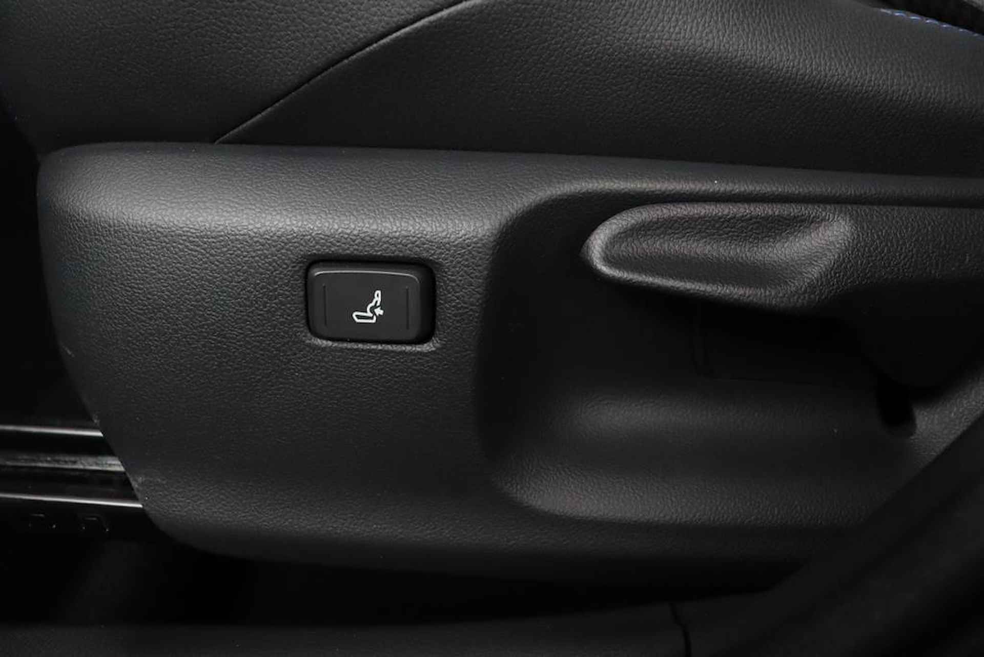 Toyota Yaris 1.5 Hybrid Launch Edition | Navigatie | Stoel / Stuurverwarming | Parkeersensoren | Leer | JBL Audio | - 42/54