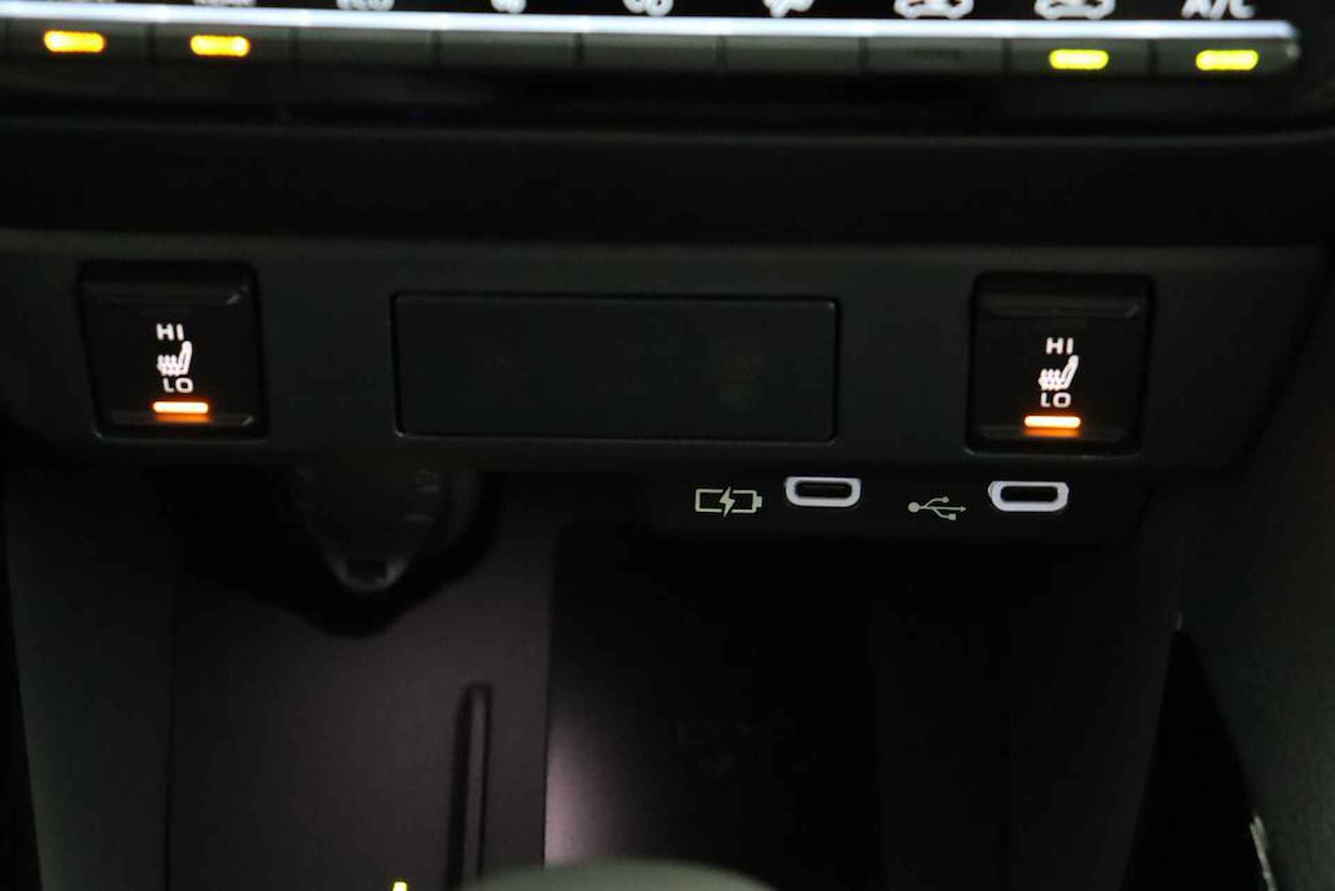 Toyota Yaris 1.5 Hybrid Launch Edition | Navigatie | Stoel / Stuurverwarming | Parkeersensoren | Leer | JBL Audio | - 43/54