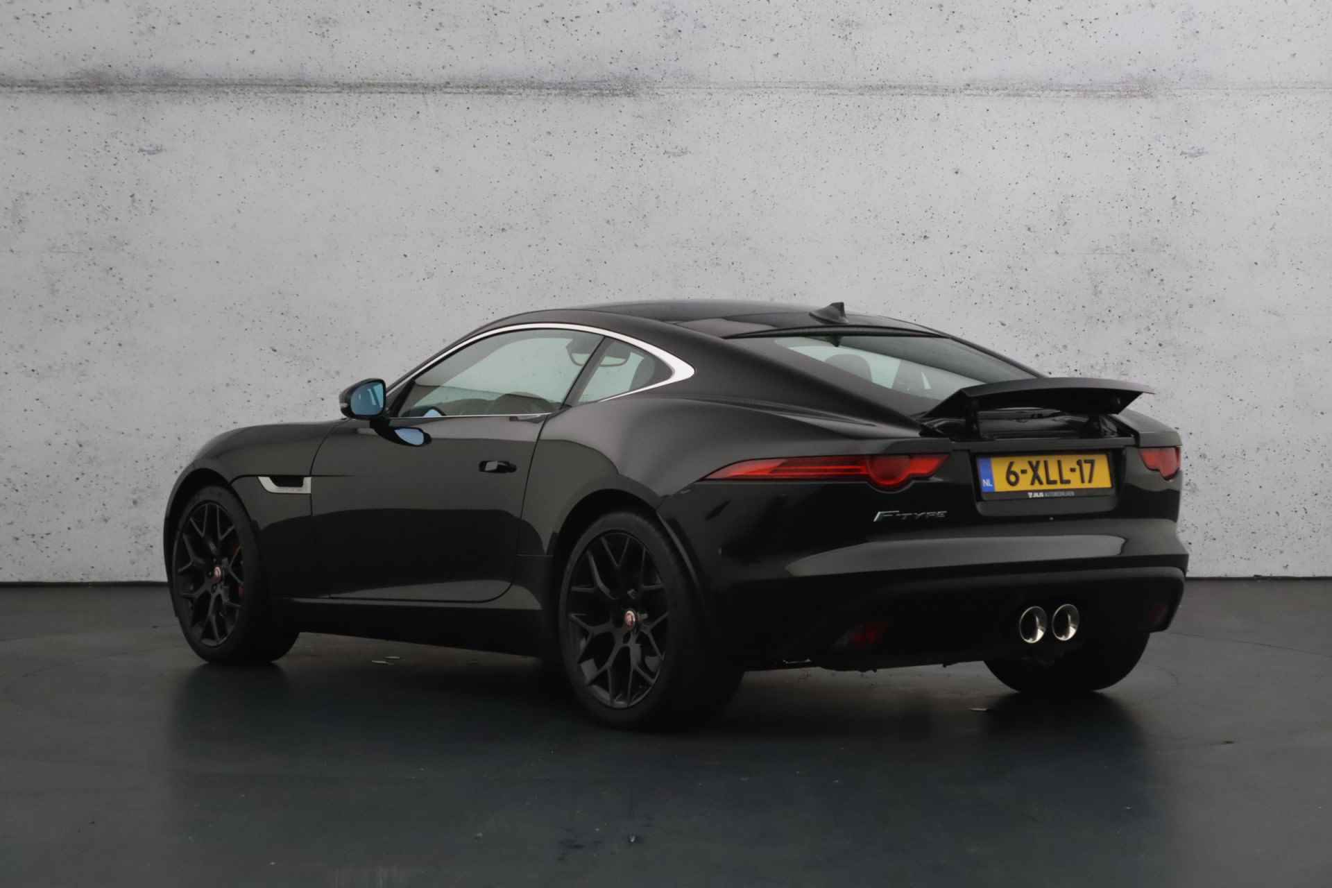 Jaguar F-Type 3.0 V6 Coupé | 340 PK | Origineel Nederlands | Panoramadak | Camera | Parkeersensoren | Navigatie systeem - 7/26