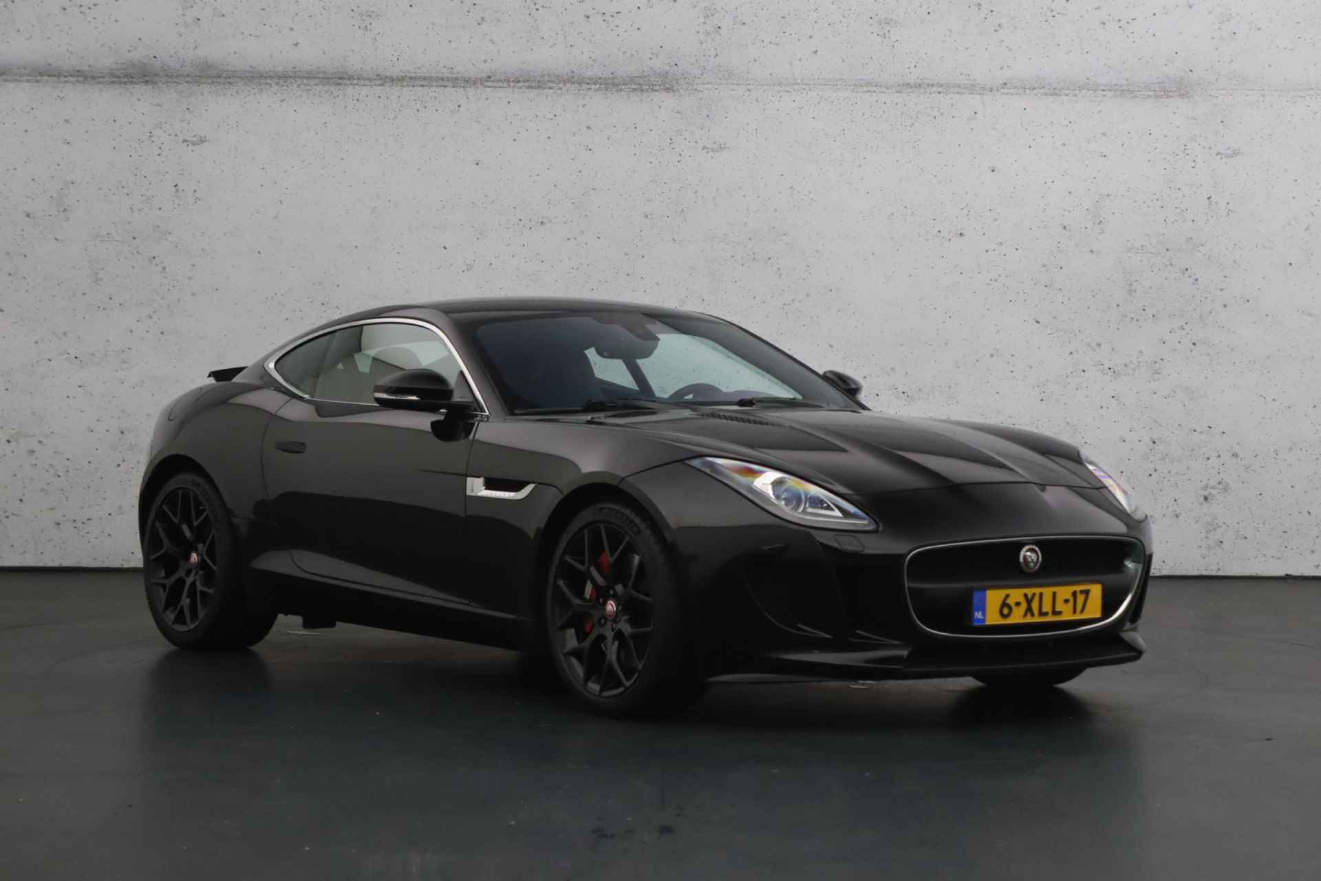 Jaguar F-Type 3.0 V6 Coupé | 340 PK | Origineel Nederlands | Panoramadak | Camera | Parkeersensoren | Navigatie systeem - 24/26