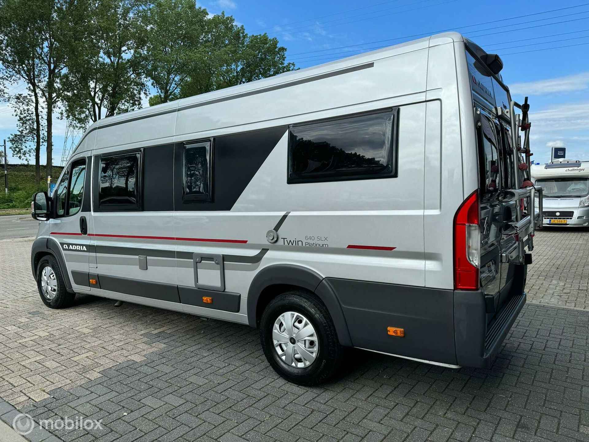 Adria 640 SLX TWIN Platinum Euro6 Enkele Bedden Luifel Fietsenrek - 4/26