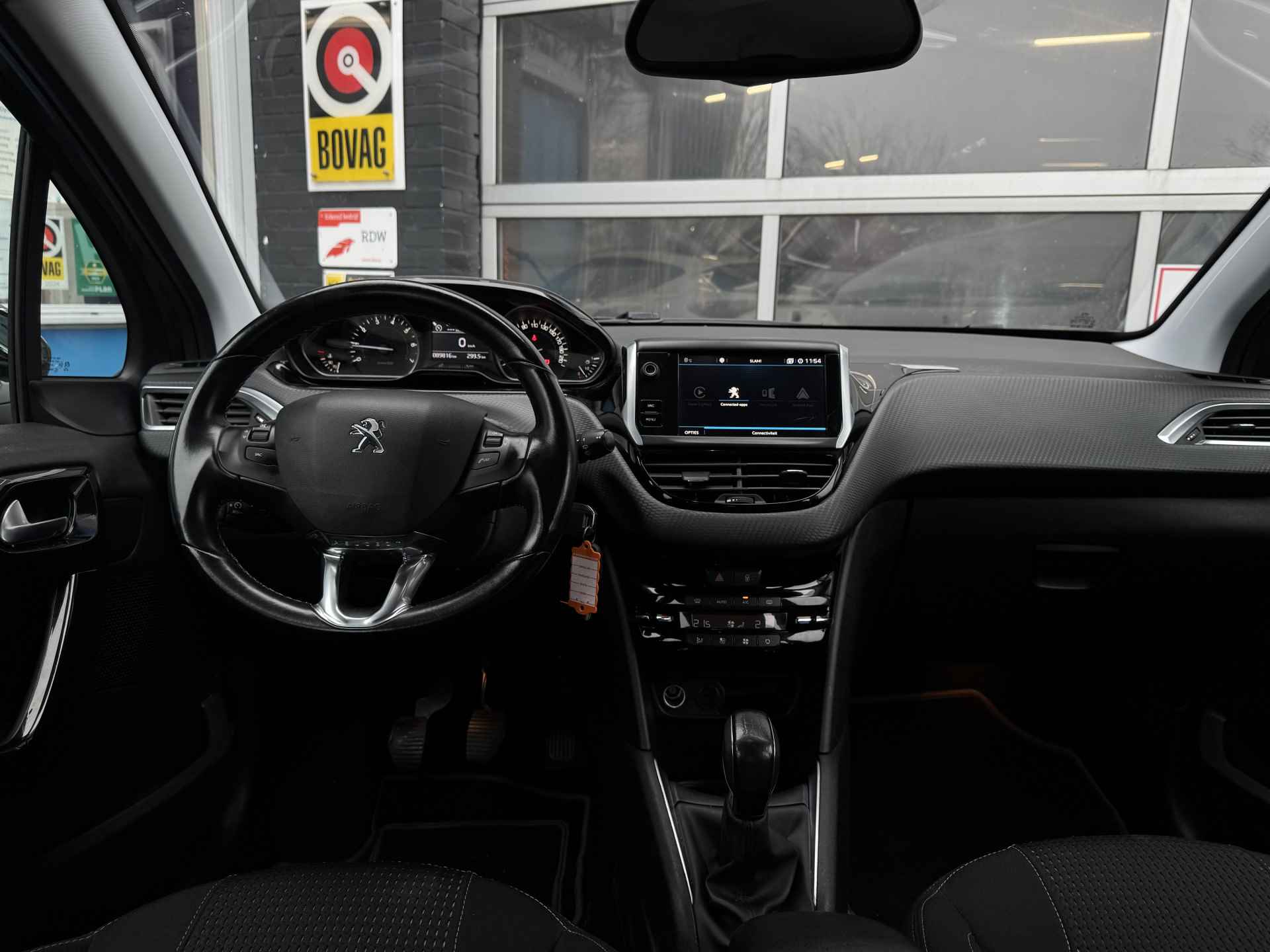 Peugeot 208 1.2 PureTech Allure | Climate Control | Navigatie | Rijklaar + 12 Maand BOVAG Garantie - 5/35