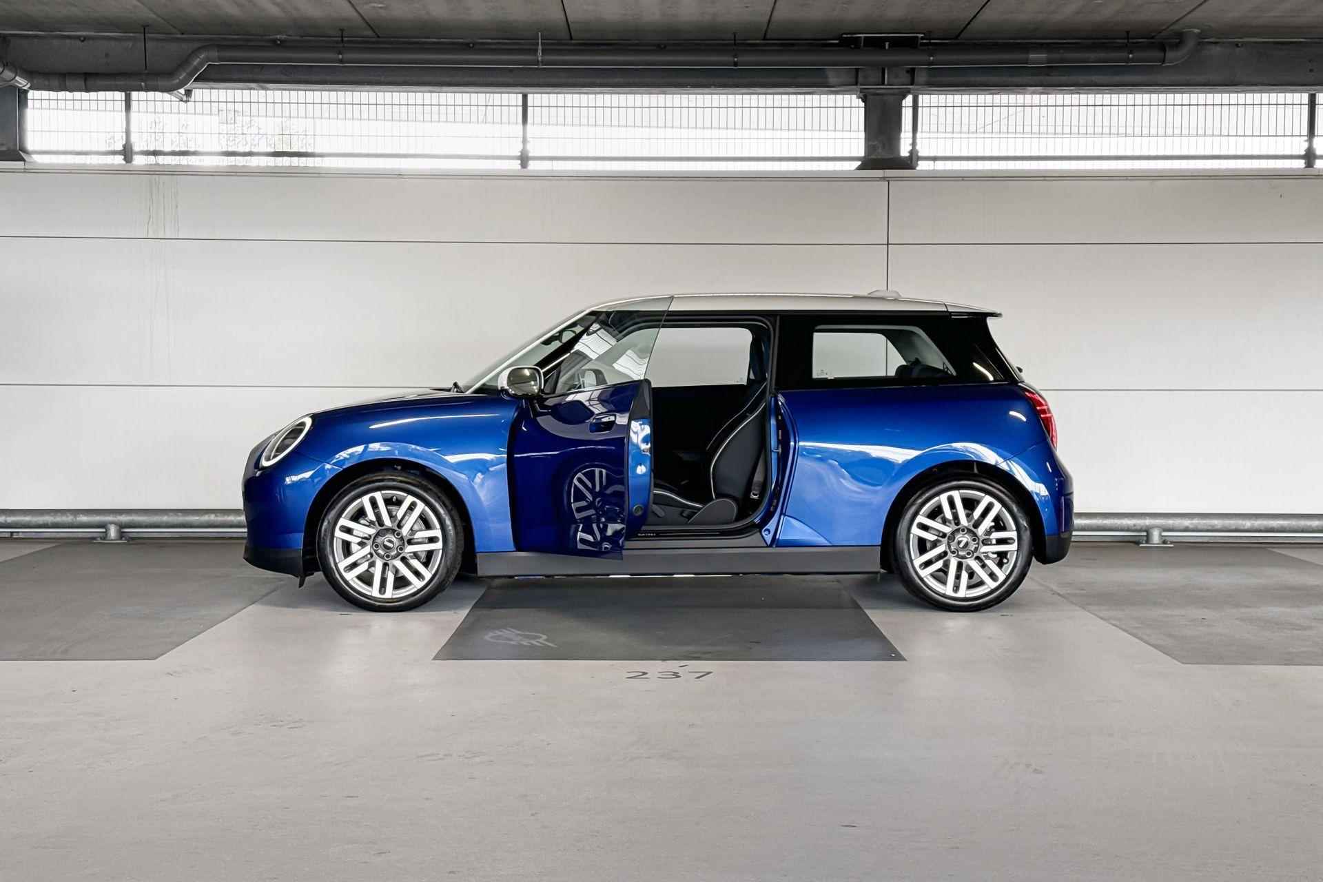 MINI Cooper 3-deurs Electric Cooper E Classic 40.7 kWh | Pakket S | Dak en spiegelkappen in wit - 3/20