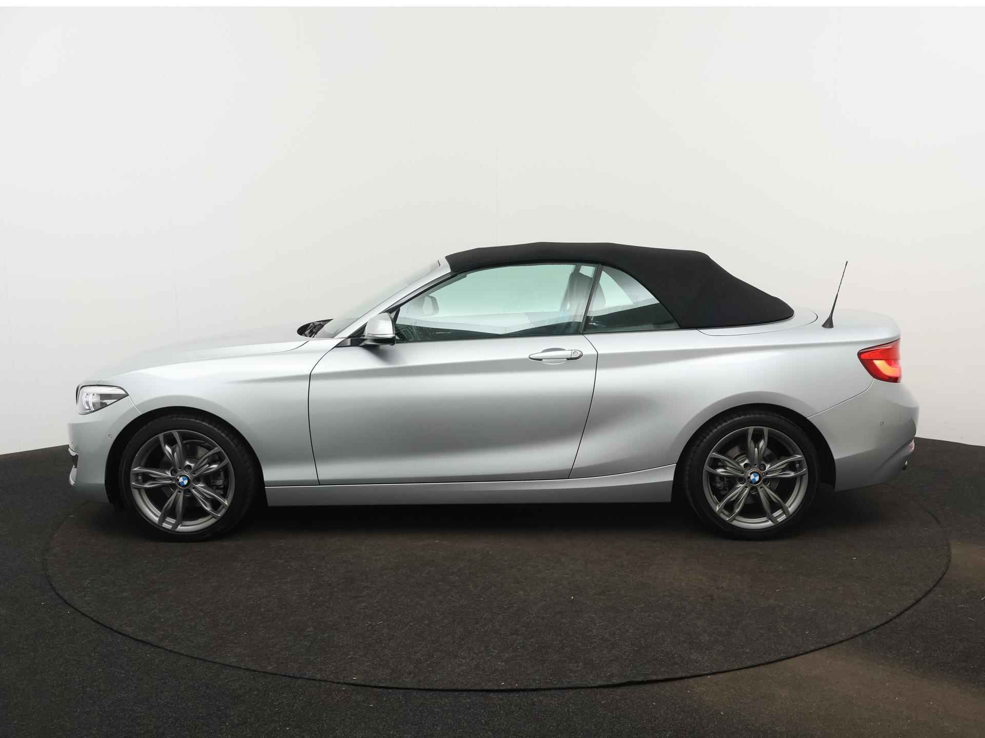 BMW 2-serie Cabrio 220i High Executive | STOELVERWARMING | LED VERLICHTING | LEDER | CLIMATE CONTROL | ACHTERUITRIJCAMERA | NAVIGATIE | - 2/16