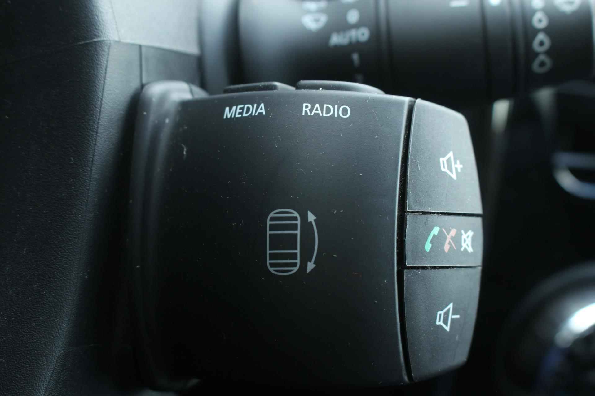 Renault ZOE R90 Intens 41 kWh 92Pk (ex Accu) | Navigatie | Climate Control | Parkeersensoren + Camera | Lichtmetalen Velgen | Cruise Control | Keyless Entry | Privacy Glass | - 16/27