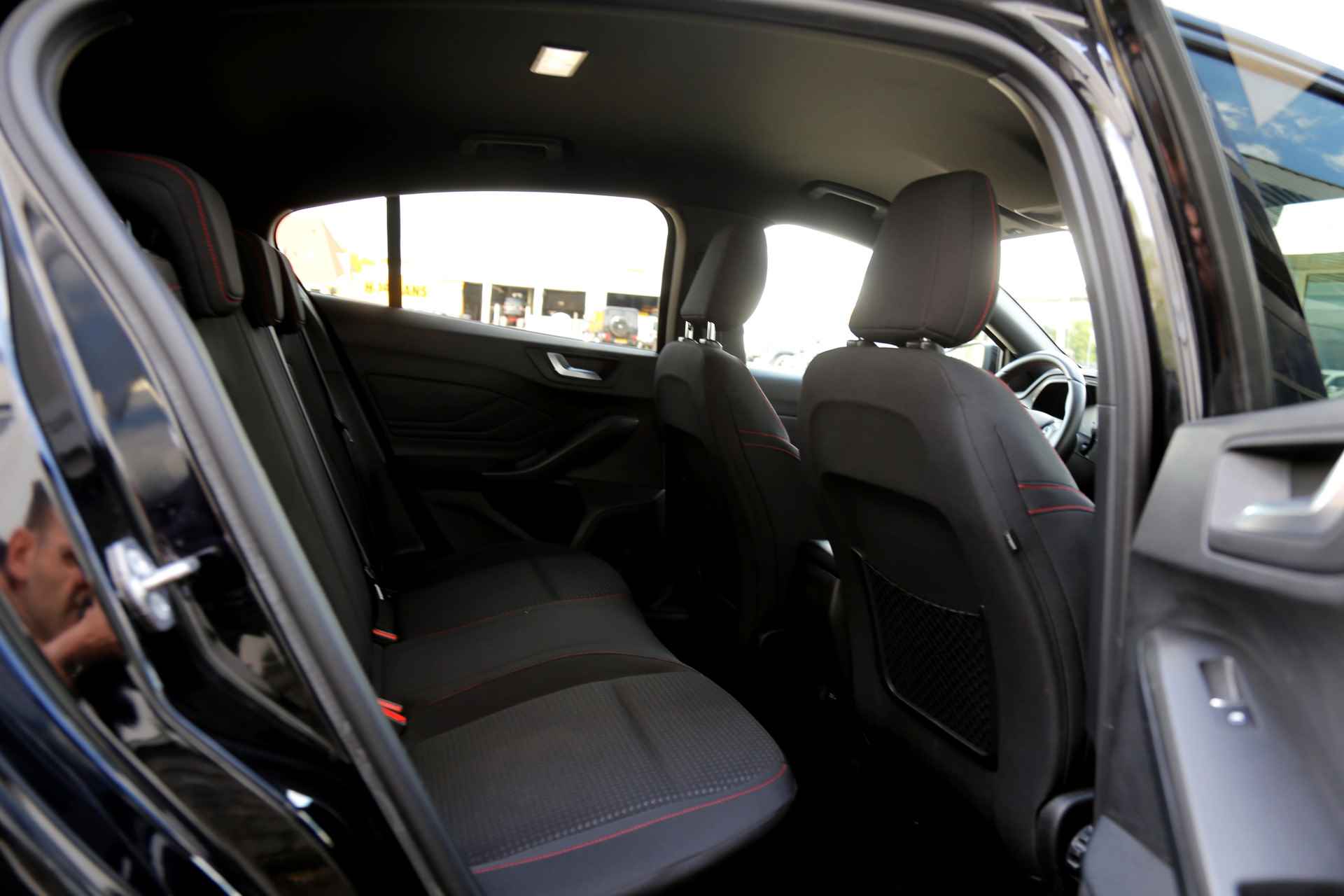 Ford Focus 1.5 EcoBoost 150PK ST Line Aut.*Perfect Onderh.*Apple Carplay-Android/Sync 3/Camera/LED/Stoelverw./Stuurverw./Navi/DAB/Rijstrook - 27/56