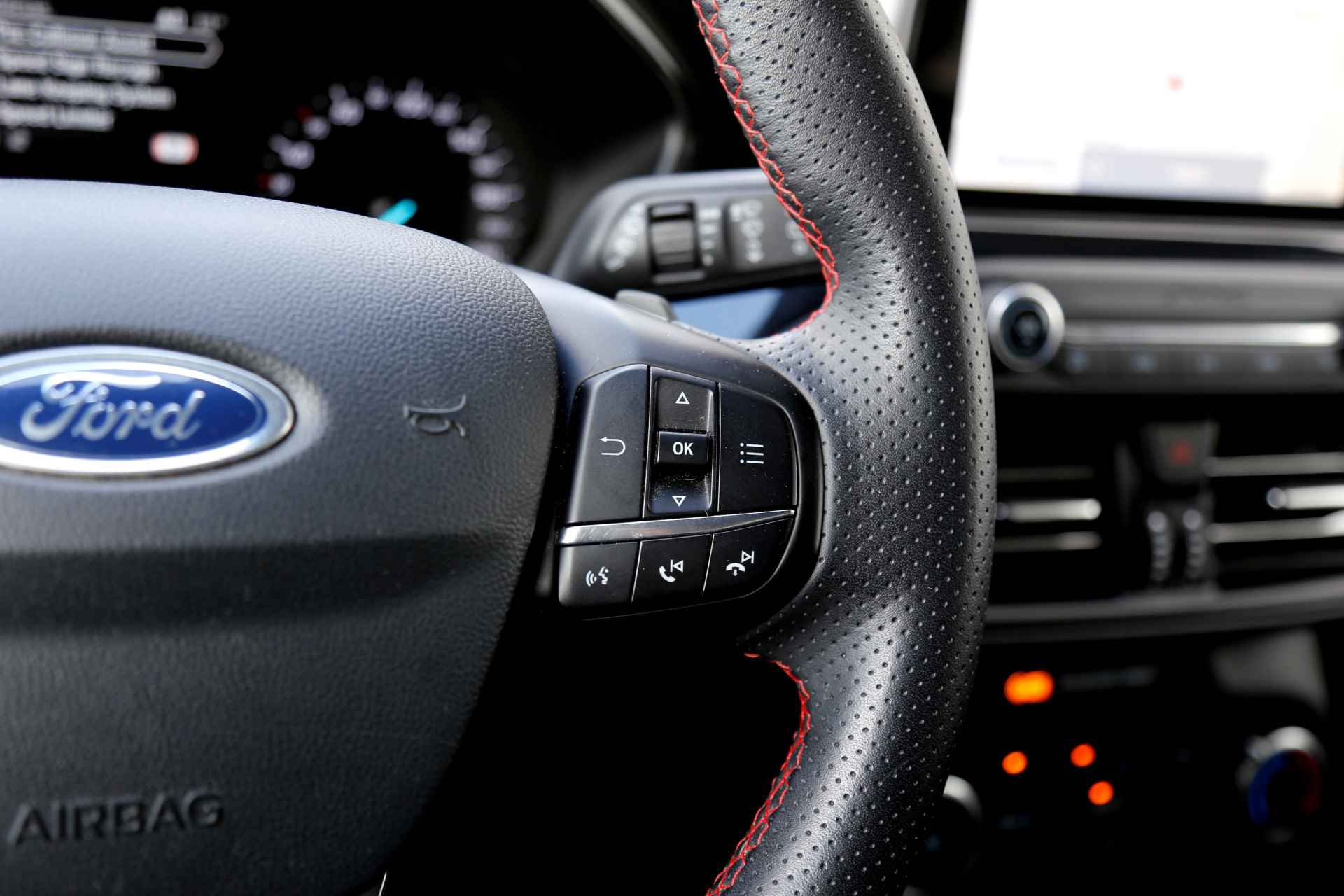 Ford Focus 1.5 EcoBoost 150PK ST Line Aut.*Perfect Onderh.*Apple Carplay-Android/Sync 3/Camera/LED/Stoelverw./Stuurverw./Navi/DAB/Rijstrook - 33/56