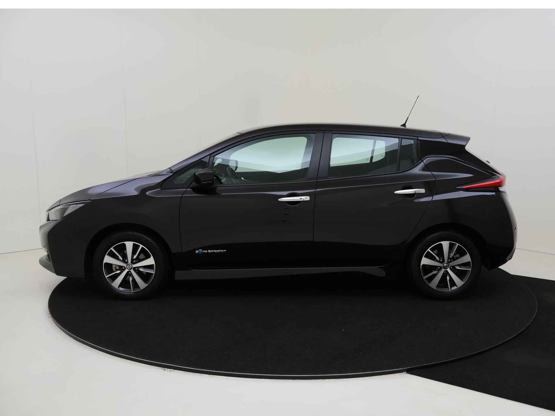 Nissan LEAF Acenta 40 kWh | Navigatie | Apple Carplay | Parkeercamera - 2/30