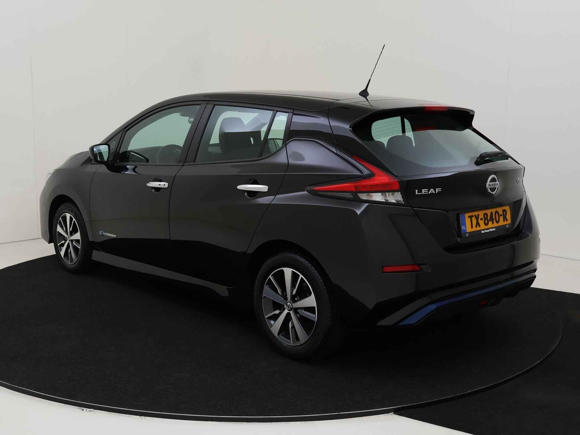 Nissan LEAF Acenta 40 kWh | Navigatie | Apple Carplay | Parkeercamera - 7/30
