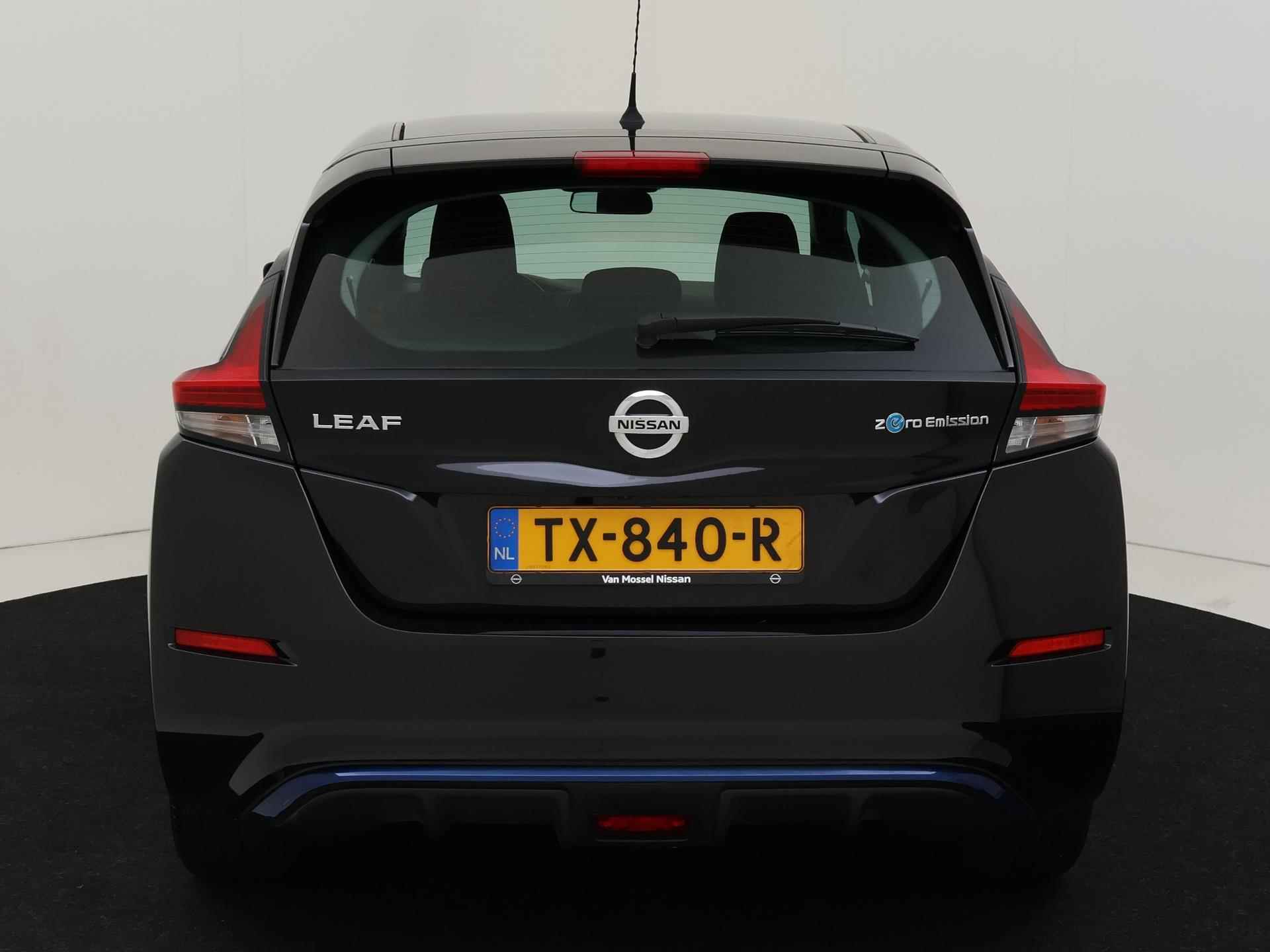 Nissan LEAF Acenta 40 kWh | Navigatie | Apple Carplay | Parkeercamera - 8/30