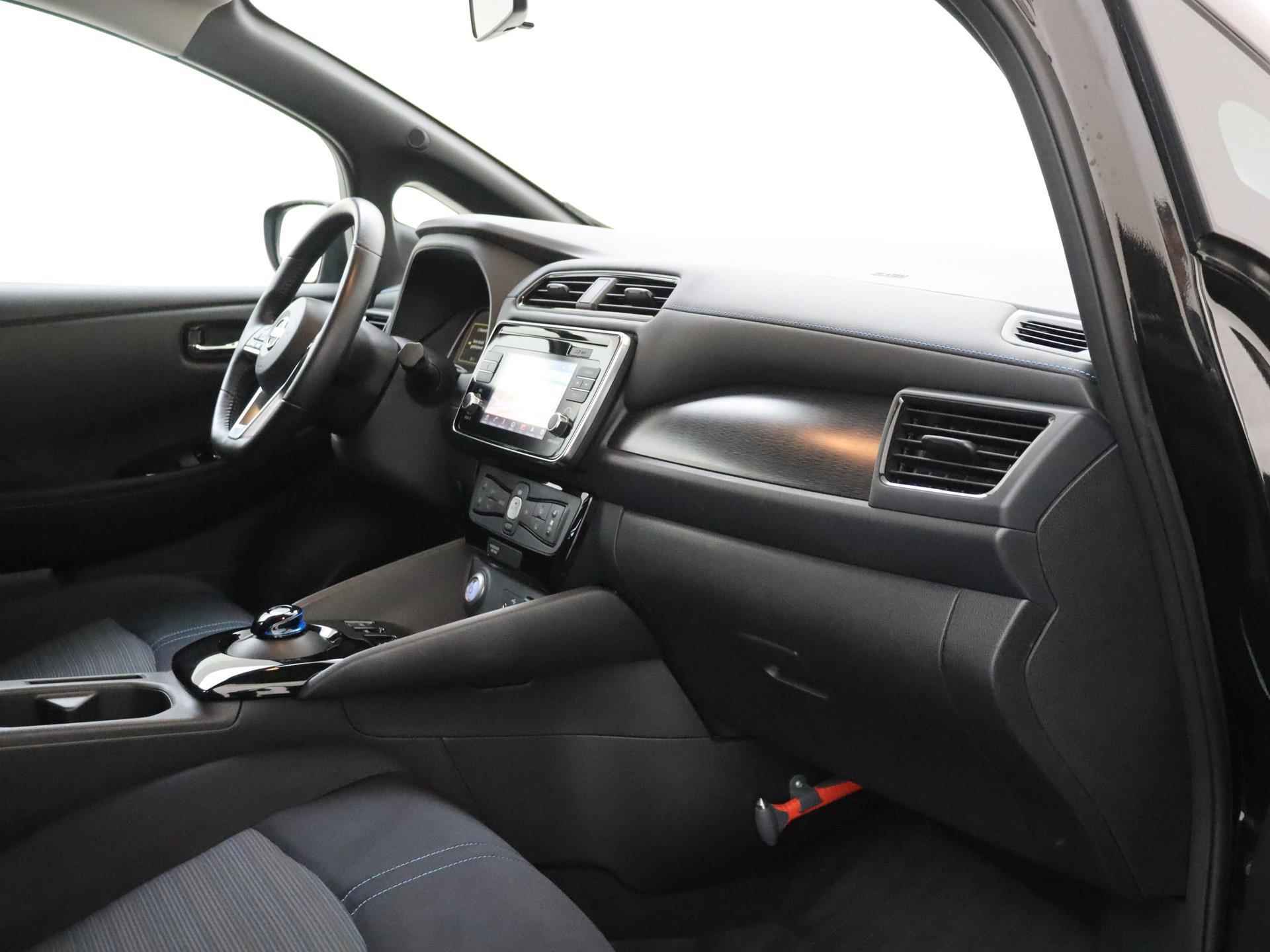 Nissan LEAF Acenta 40 kWh | Navigatie | Apple Carplay | Parkeercamera - 18/30