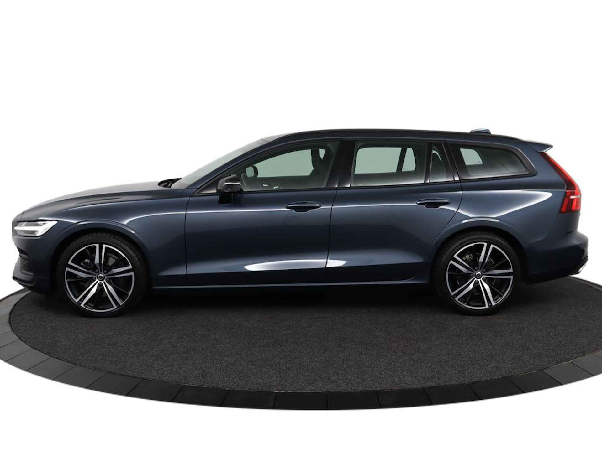 Volvo V60 B3 Momentum Advantage | Stoel & stuurwielverwarming | Adaptieve cruise control incl. BLIS | High performance audio | Park assist - 4/53