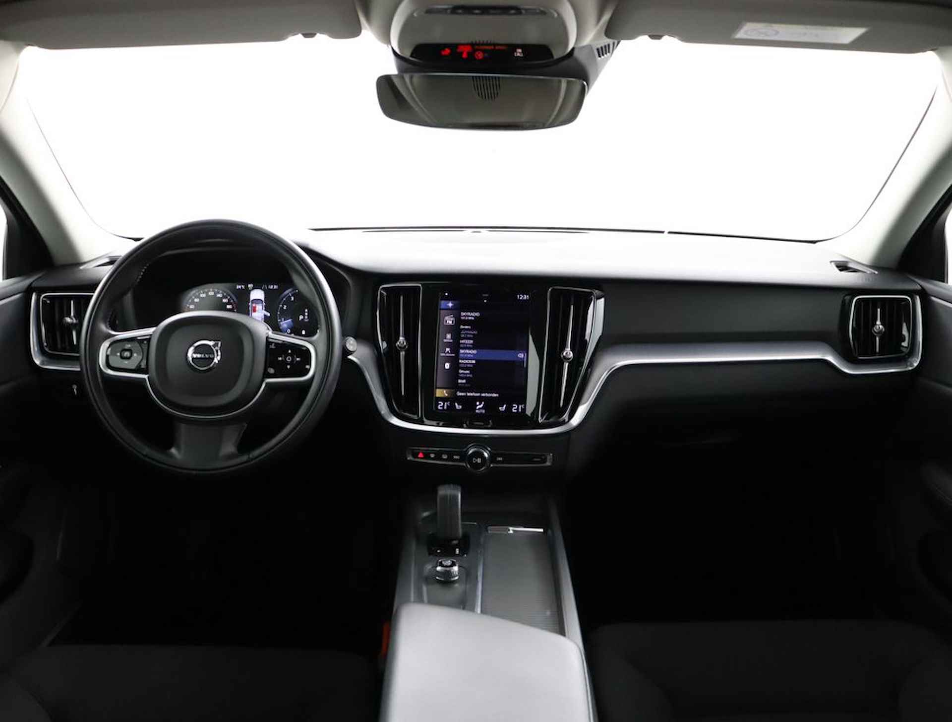 Volvo V60 B3 Momentum Advantage | Stoel & stuurwielverwarming | Adaptieve cruise control incl. BLIS | High performance audio | Park assist - 7/53