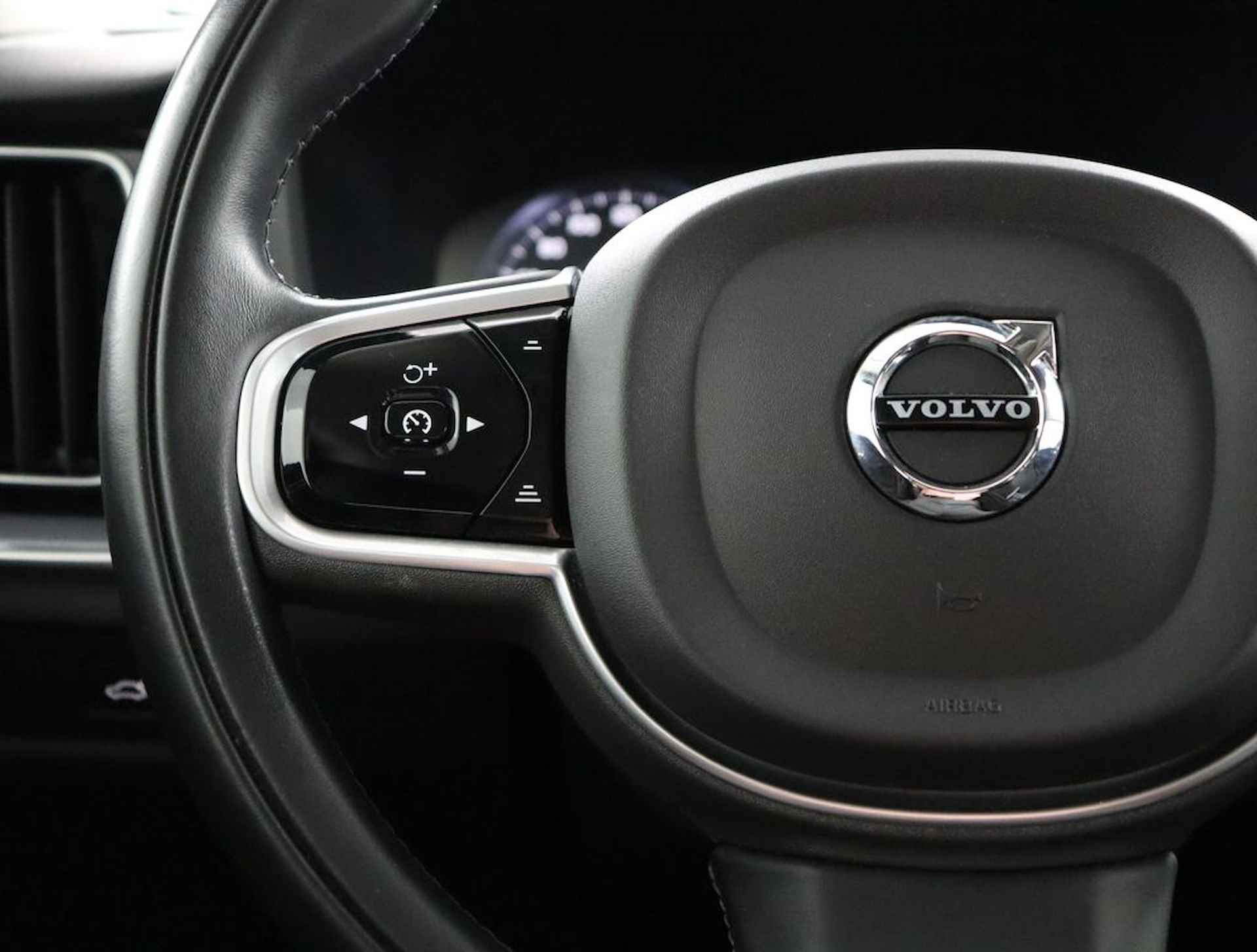 Volvo V60 B3 Momentum Advantage | Stoel & stuurwielverwarming | Adaptieve cruise control incl. BLIS | High performance audio | Park assist - 17/53