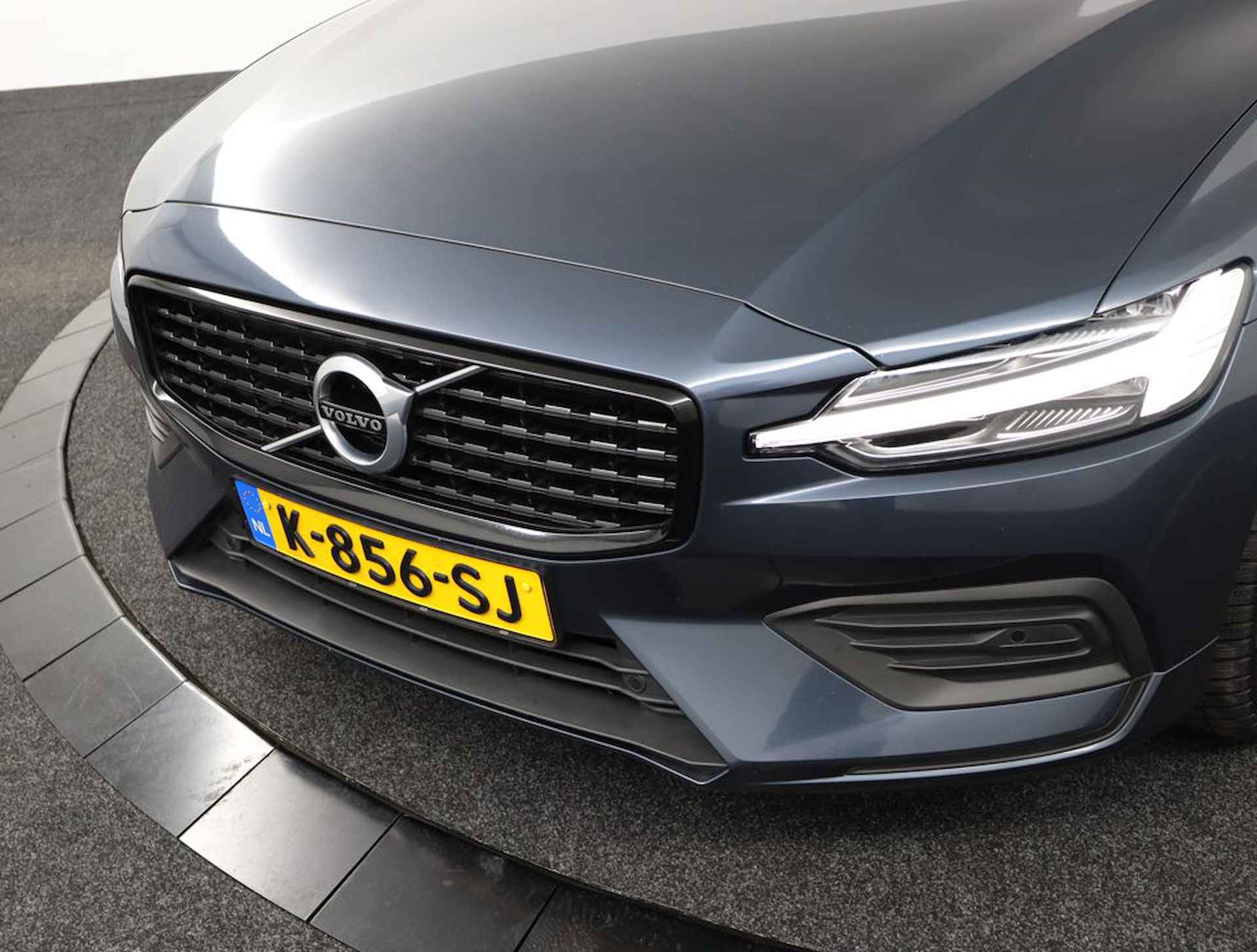 Volvo V60 B3 Momentum Advantage | Stoel & stuurwielverwarming | Adaptieve cruise control incl. BLIS | High performance audio | Park assist - 32/53